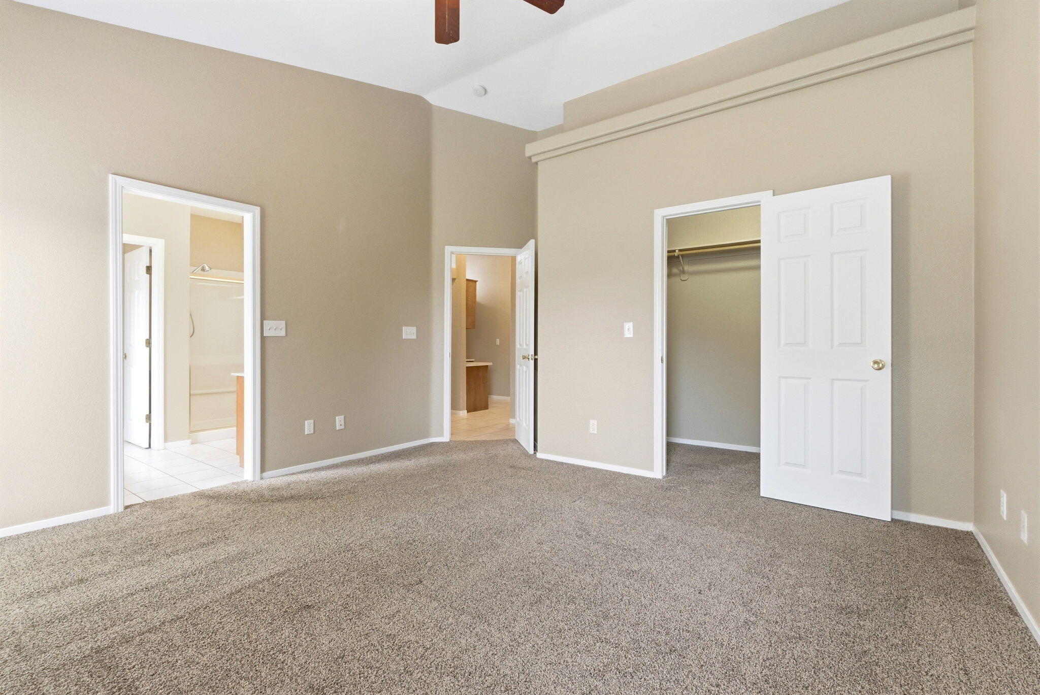 2744 W Ceres Ct, Visalia, CA 93291