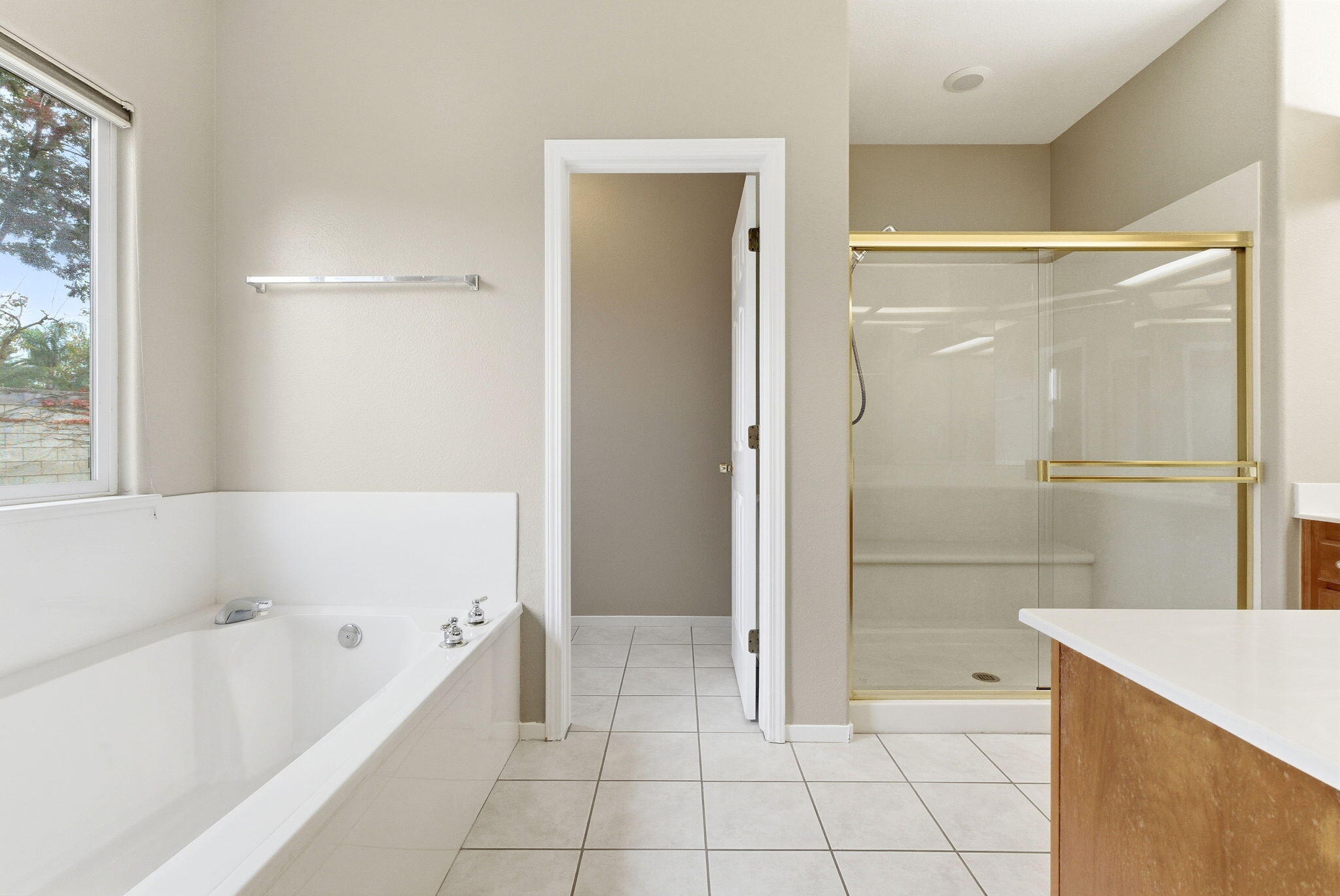 2744 W Ceres Ct, Visalia, CA 93291