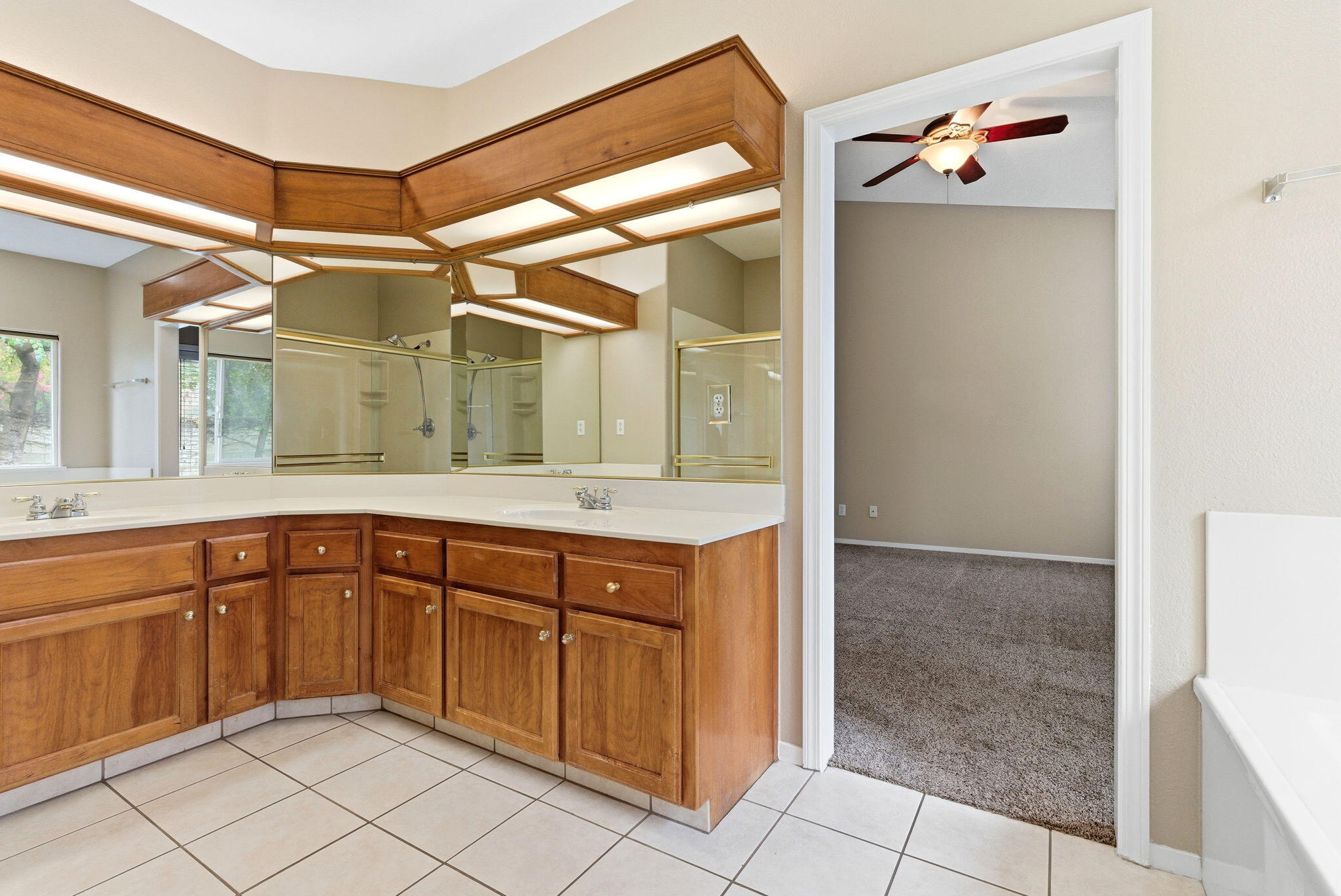 2744 W Ceres Ct, Visalia, CA 93291