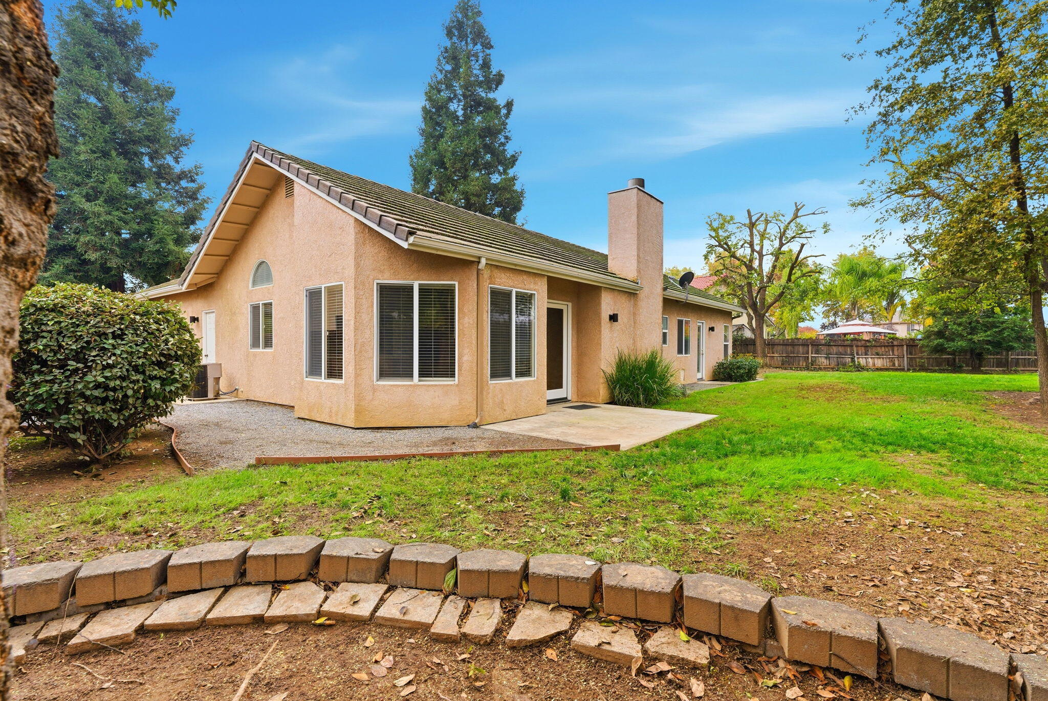 2744 W Ceres Ct, Visalia, CA 93291