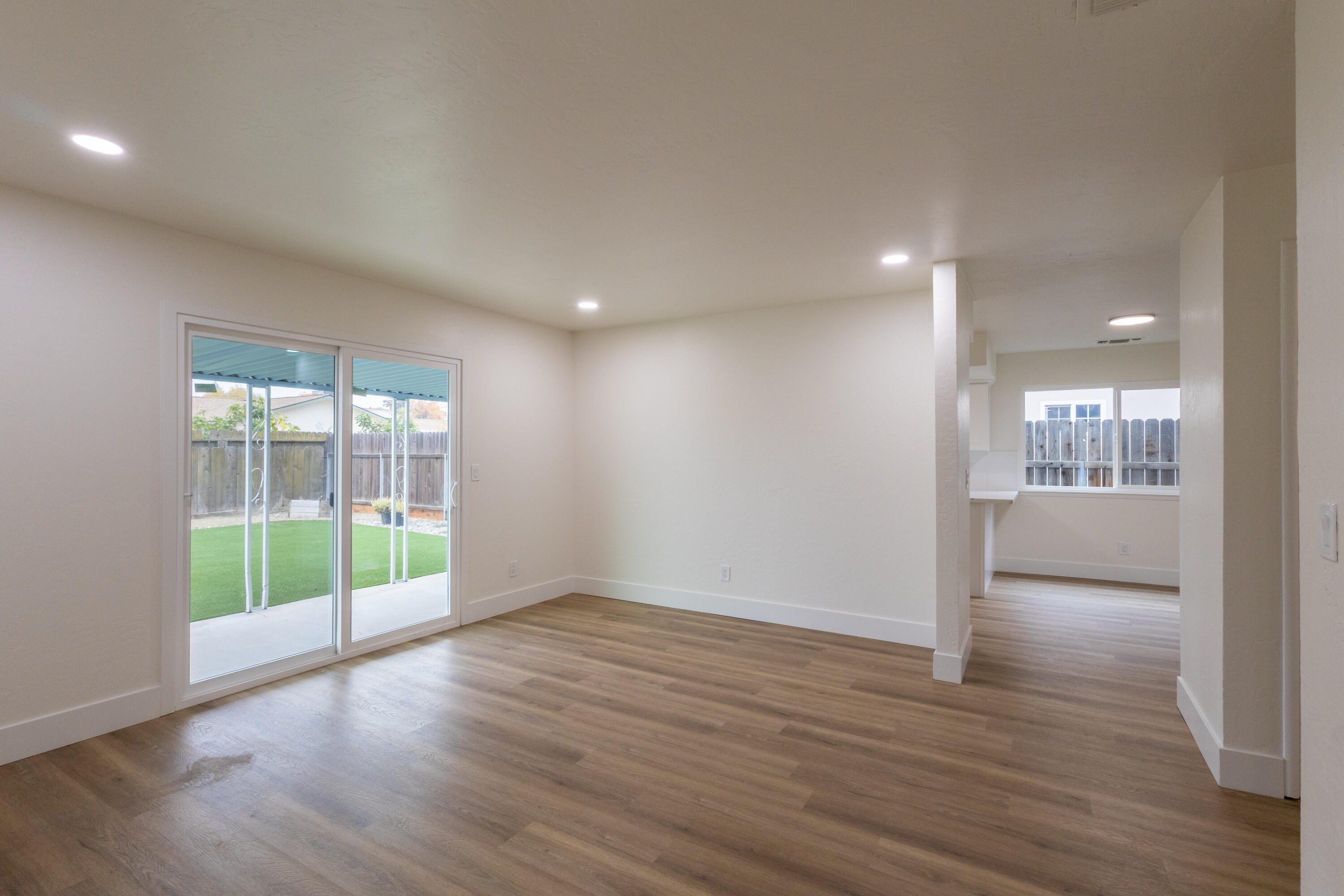 2611 W Sunnyside Ct, Visalia, CA 93277