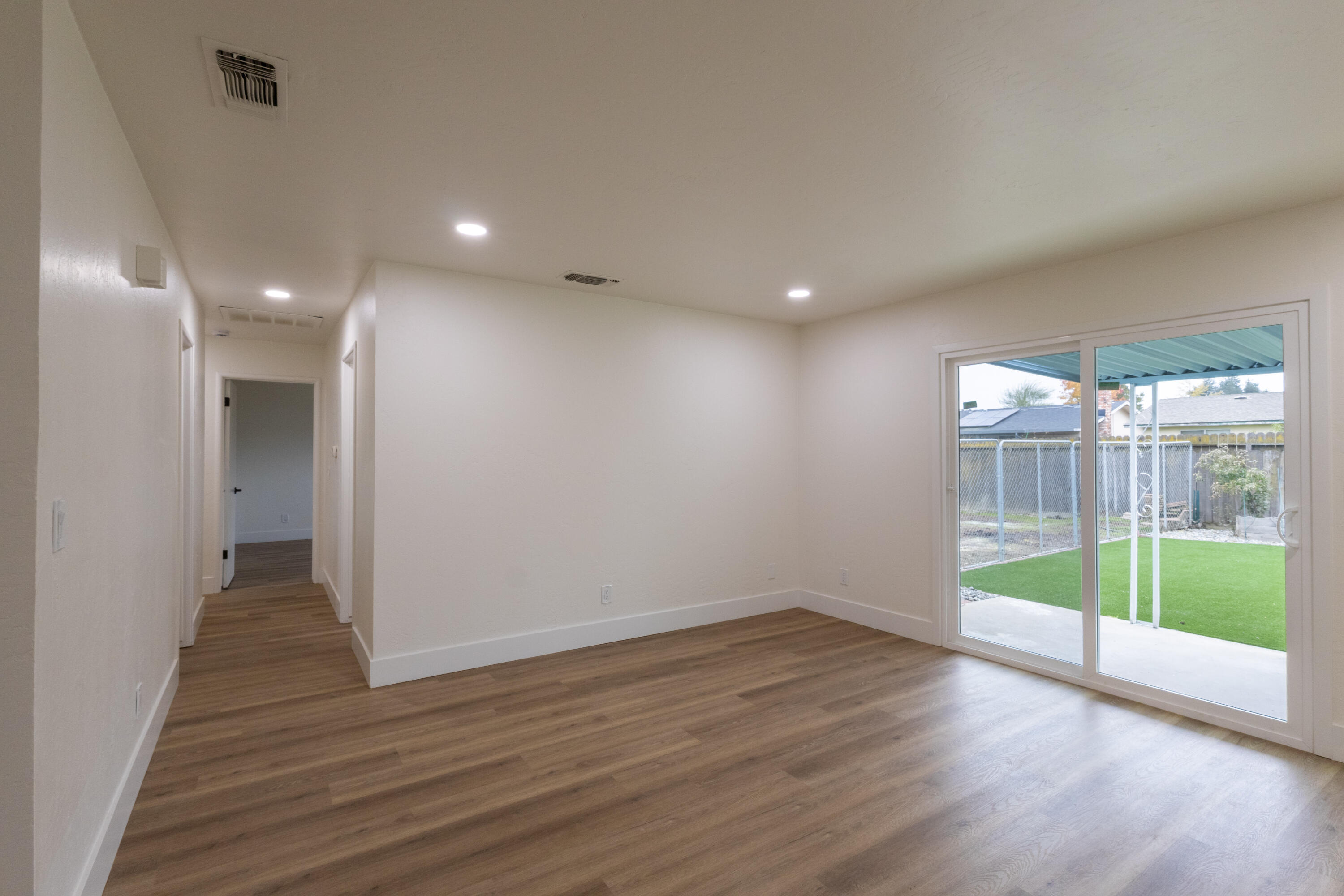 2611 W Sunnyside Ct, Visalia, CA 93277