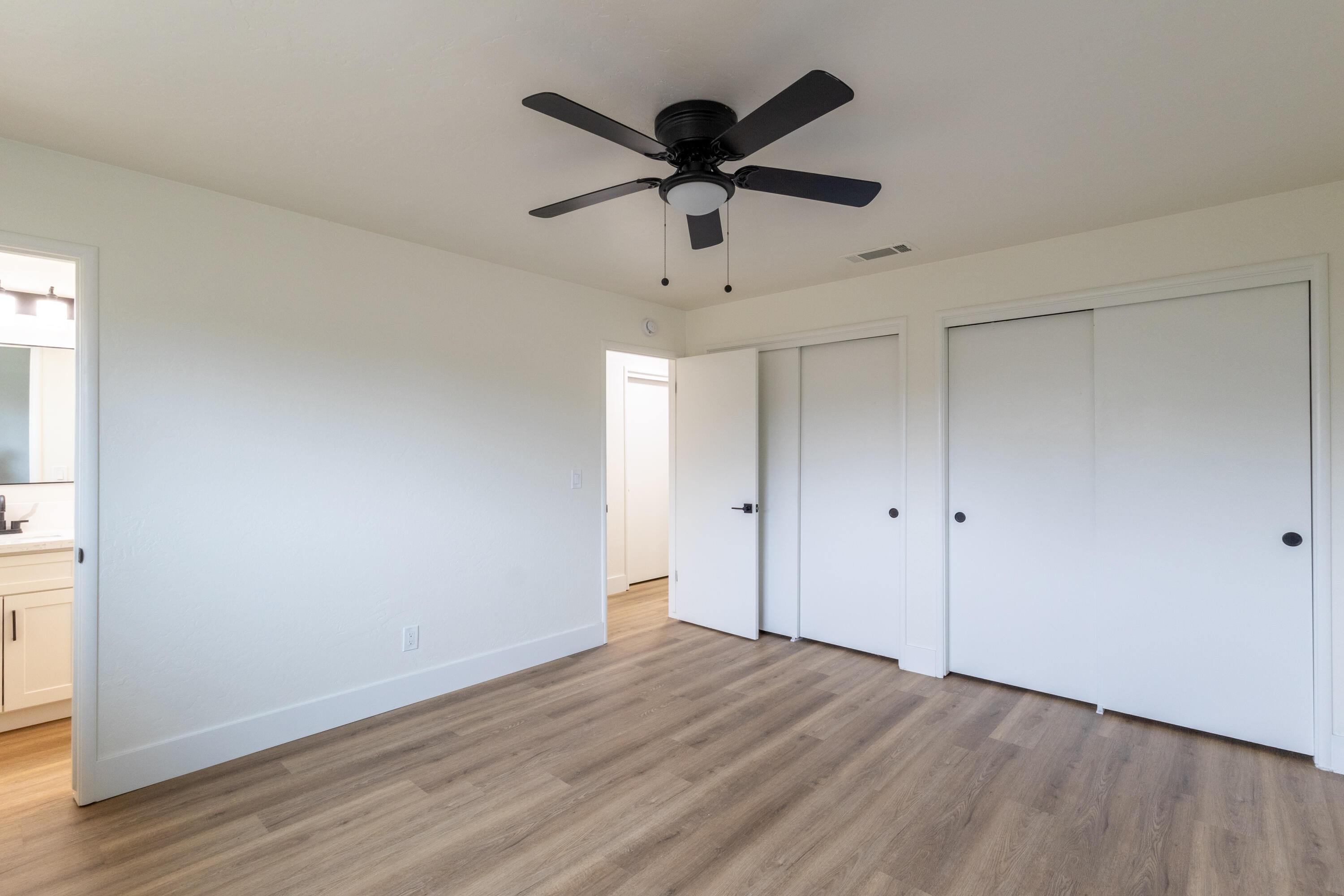 2611 W Sunnyside Ct, Visalia, CA 93277