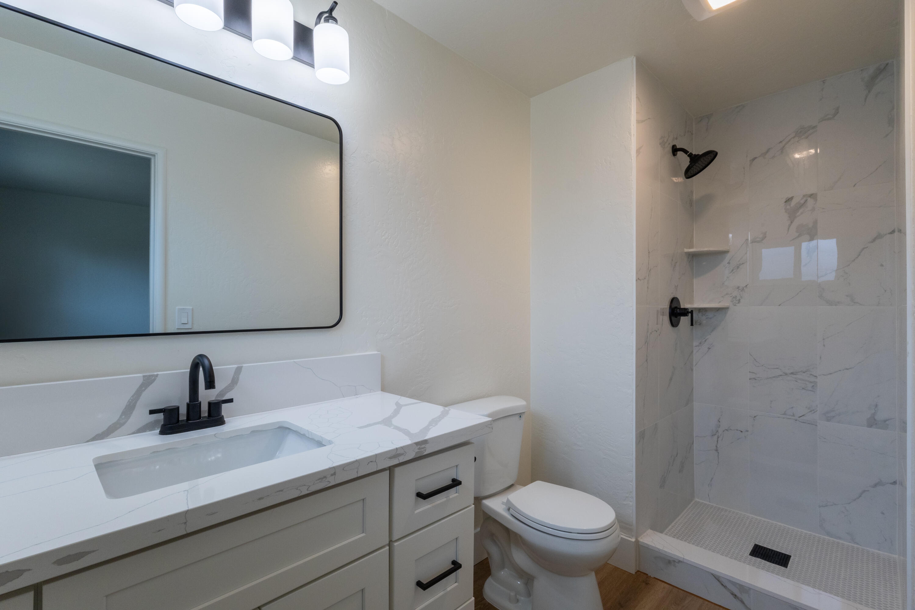 2611 W Sunnyside Ct, Visalia, CA 93277