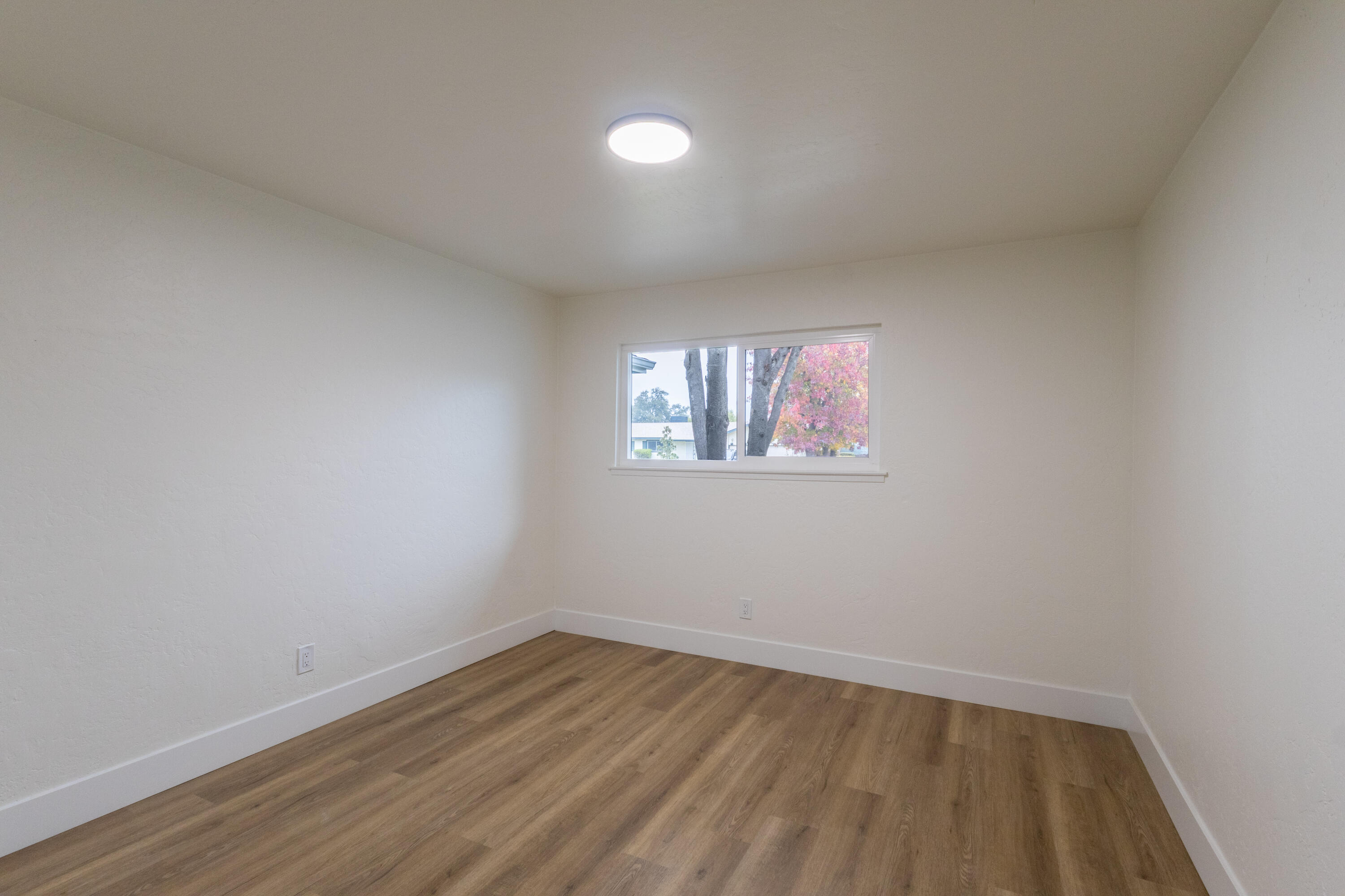 2611 W Sunnyside Ct, Visalia, CA 93277