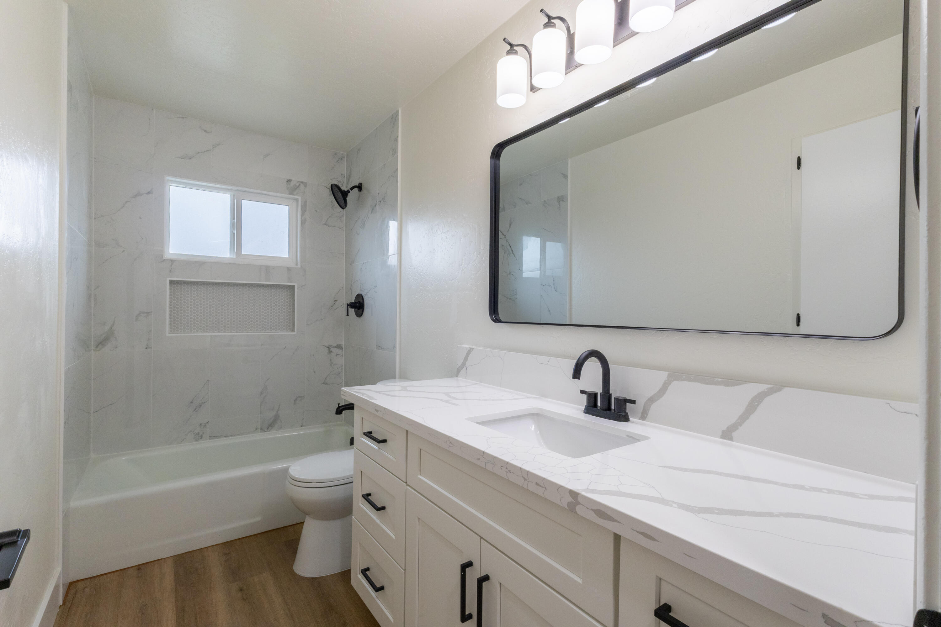 2611 W Sunnyside Ct, Visalia, CA 93277