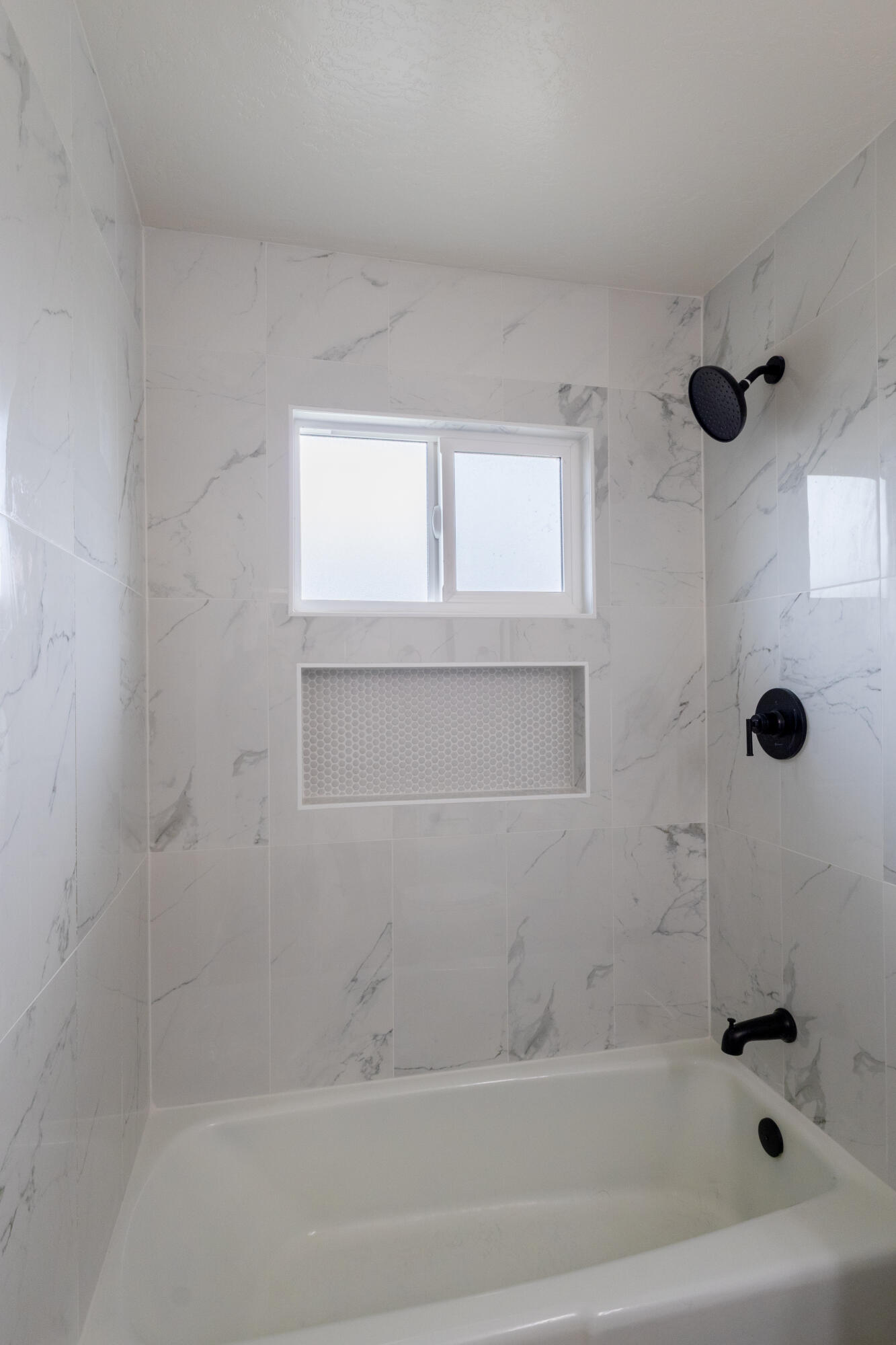 2611 W Sunnyside Ct, Visalia, CA 93277