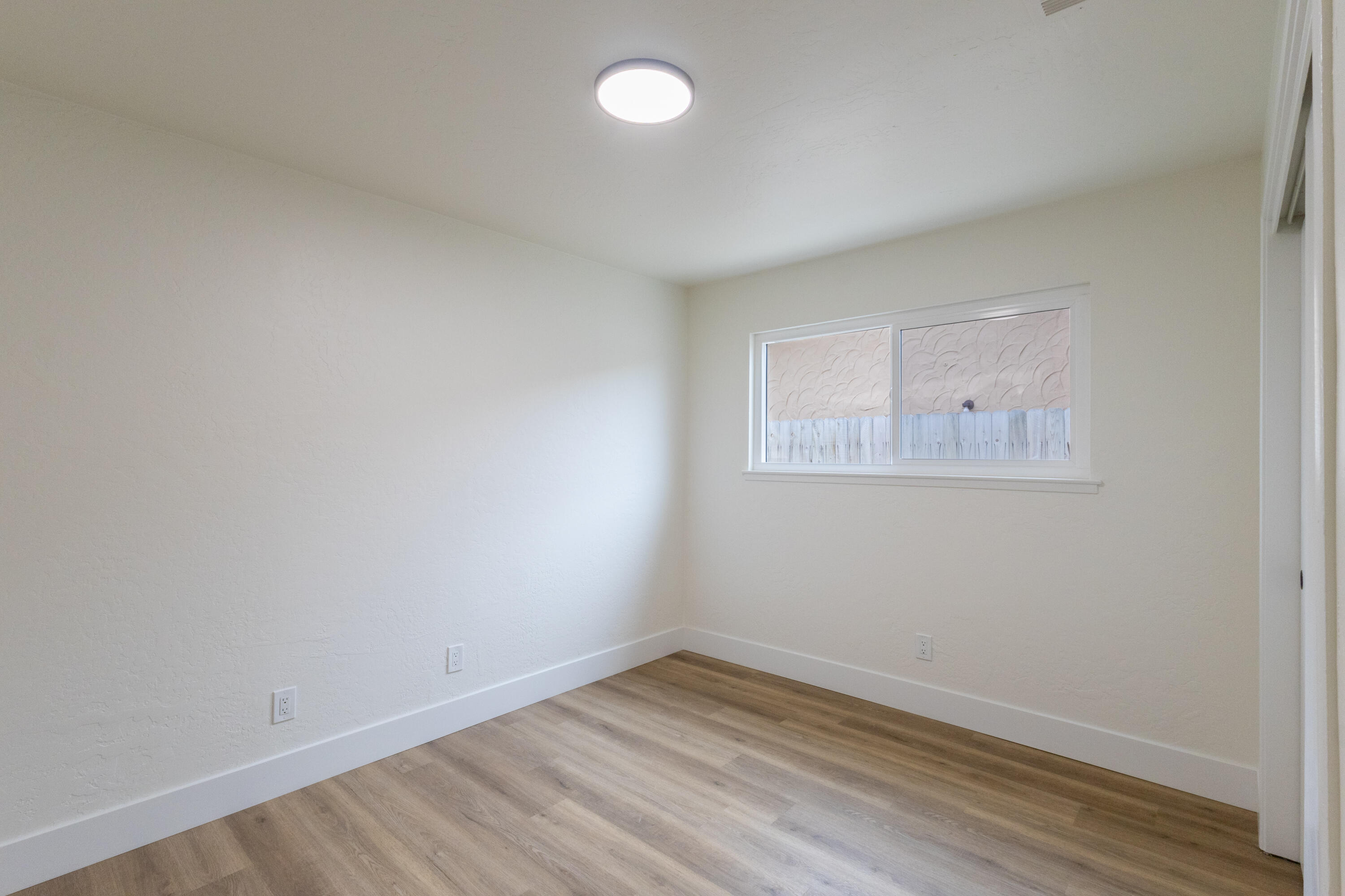 2611 W Sunnyside Ct, Visalia, CA 93277