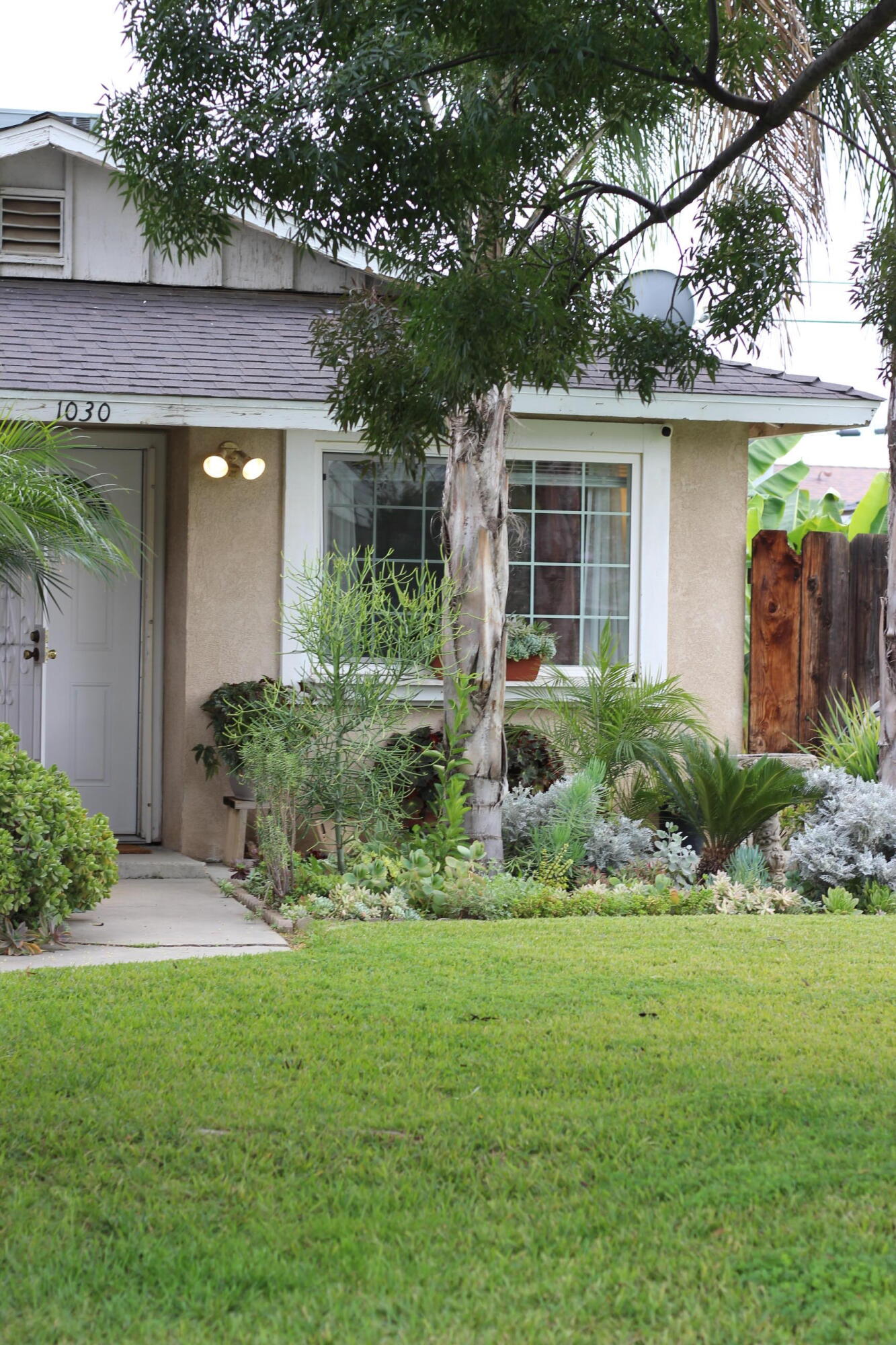 1030 N Stover St, Visalia, CA 93292