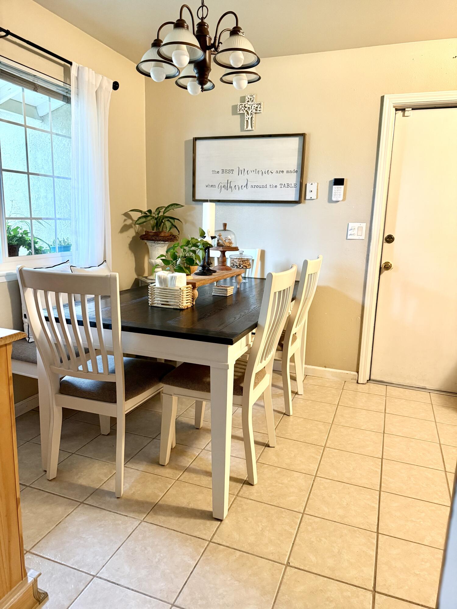 1030 N Stover St, Visalia, CA 93292