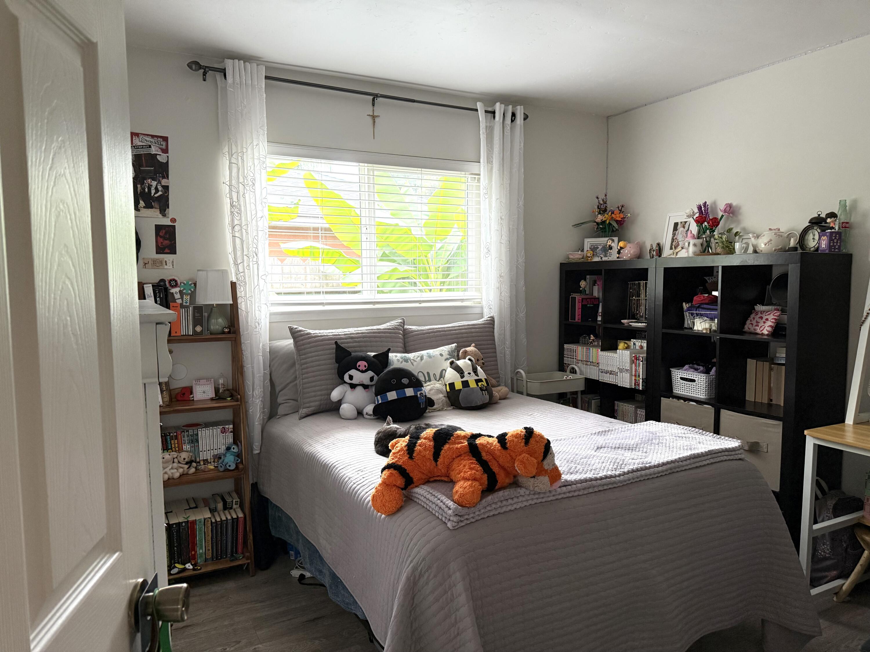 1030 N Stover St, Visalia, CA 93292