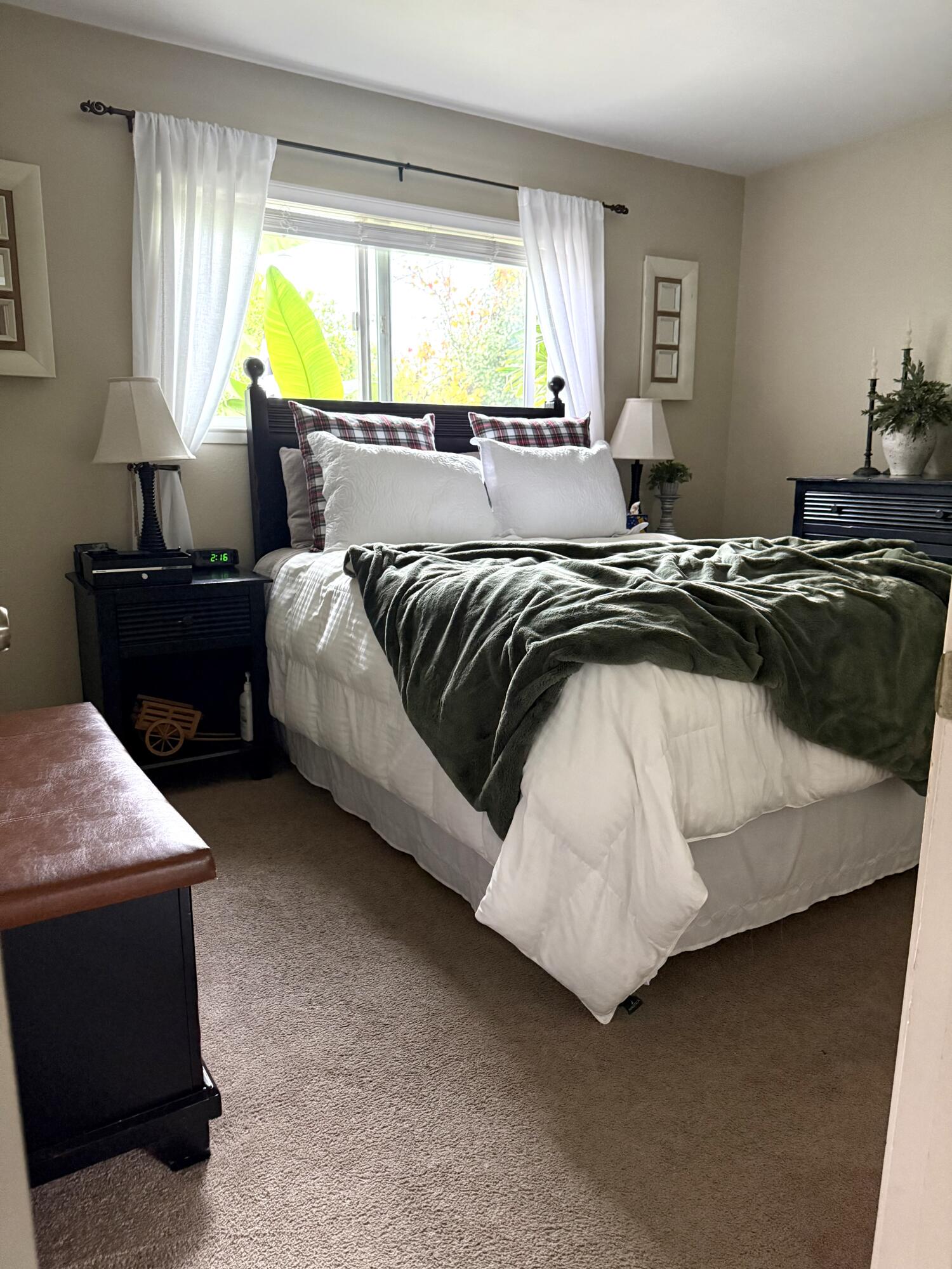 1030 N Stover St, Visalia, CA 93292