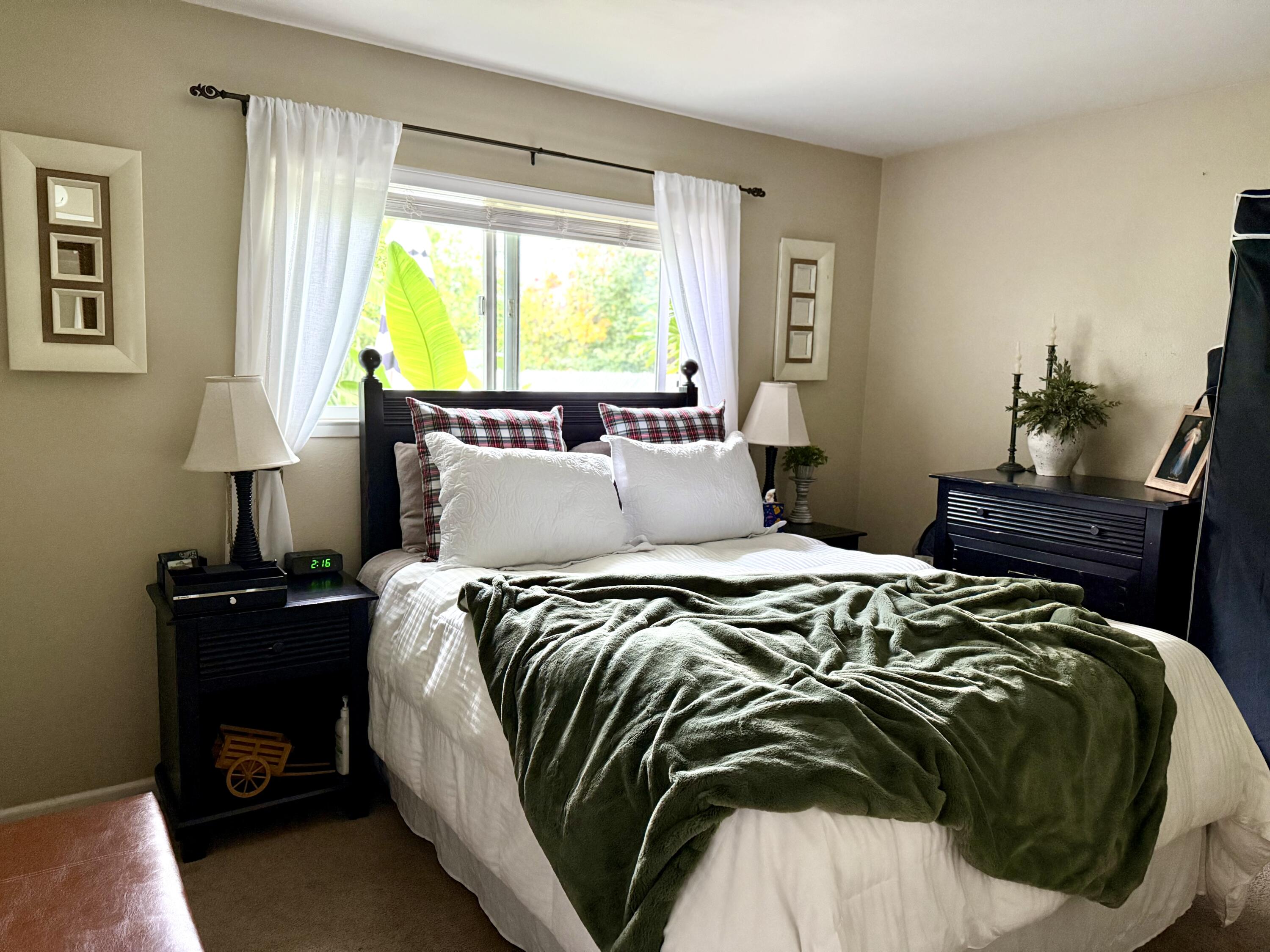 1030 N Stover St, Visalia, CA 93292