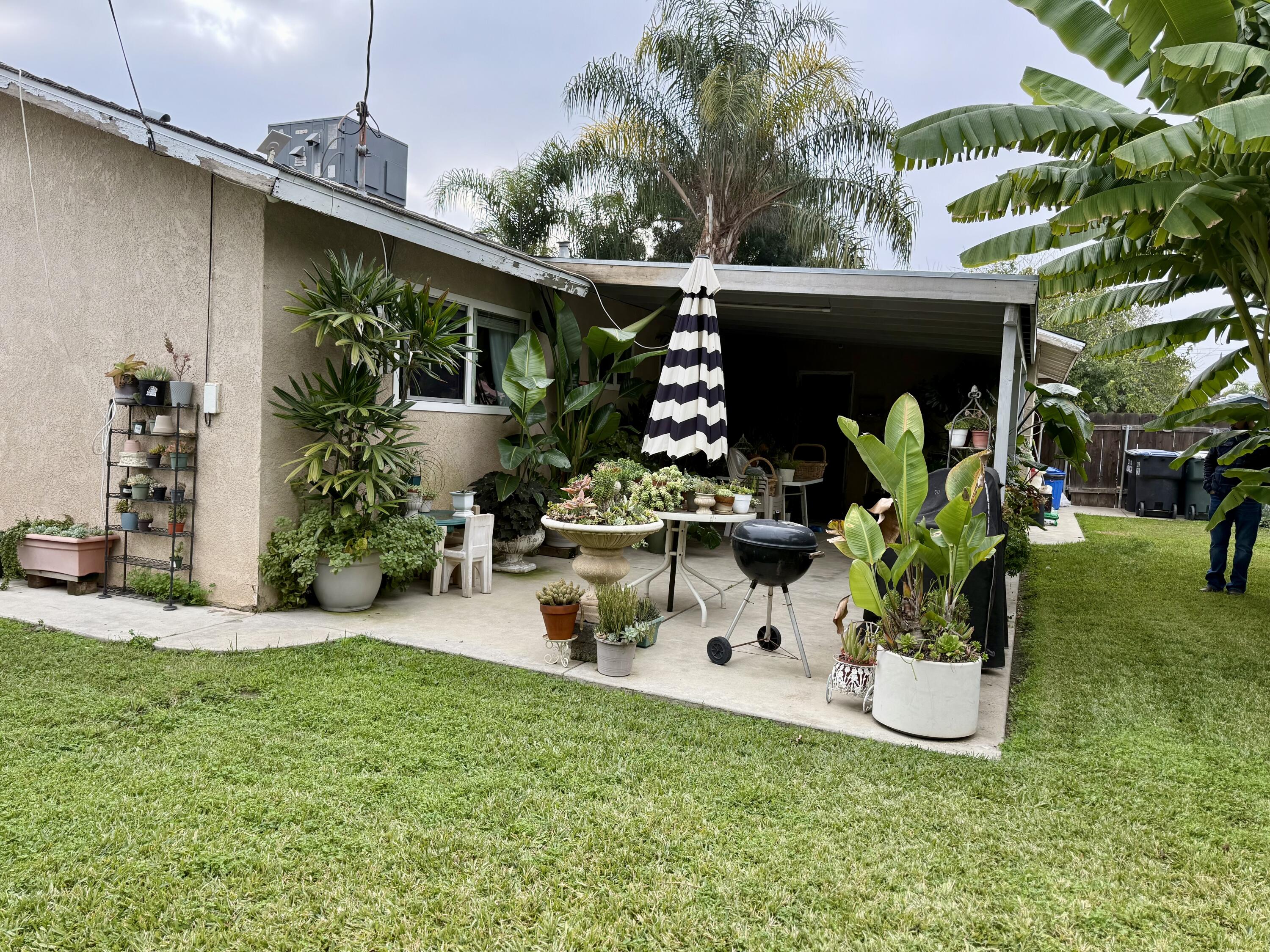 1030 N Stover St, Visalia, CA 93292