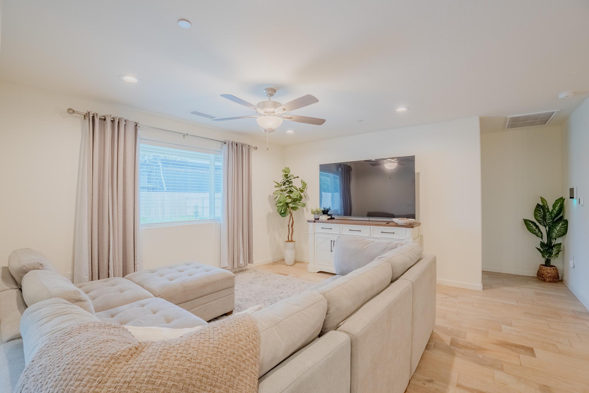 2121 E Oak Ave, Visalia, CA 93292