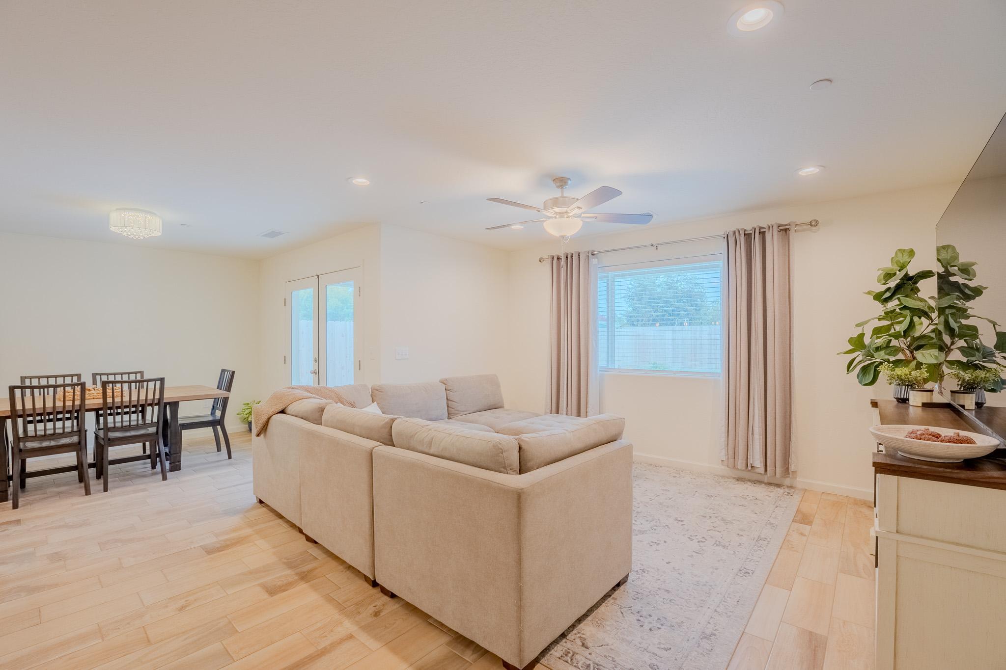 2121 E Oak Ave, Visalia, CA 93292