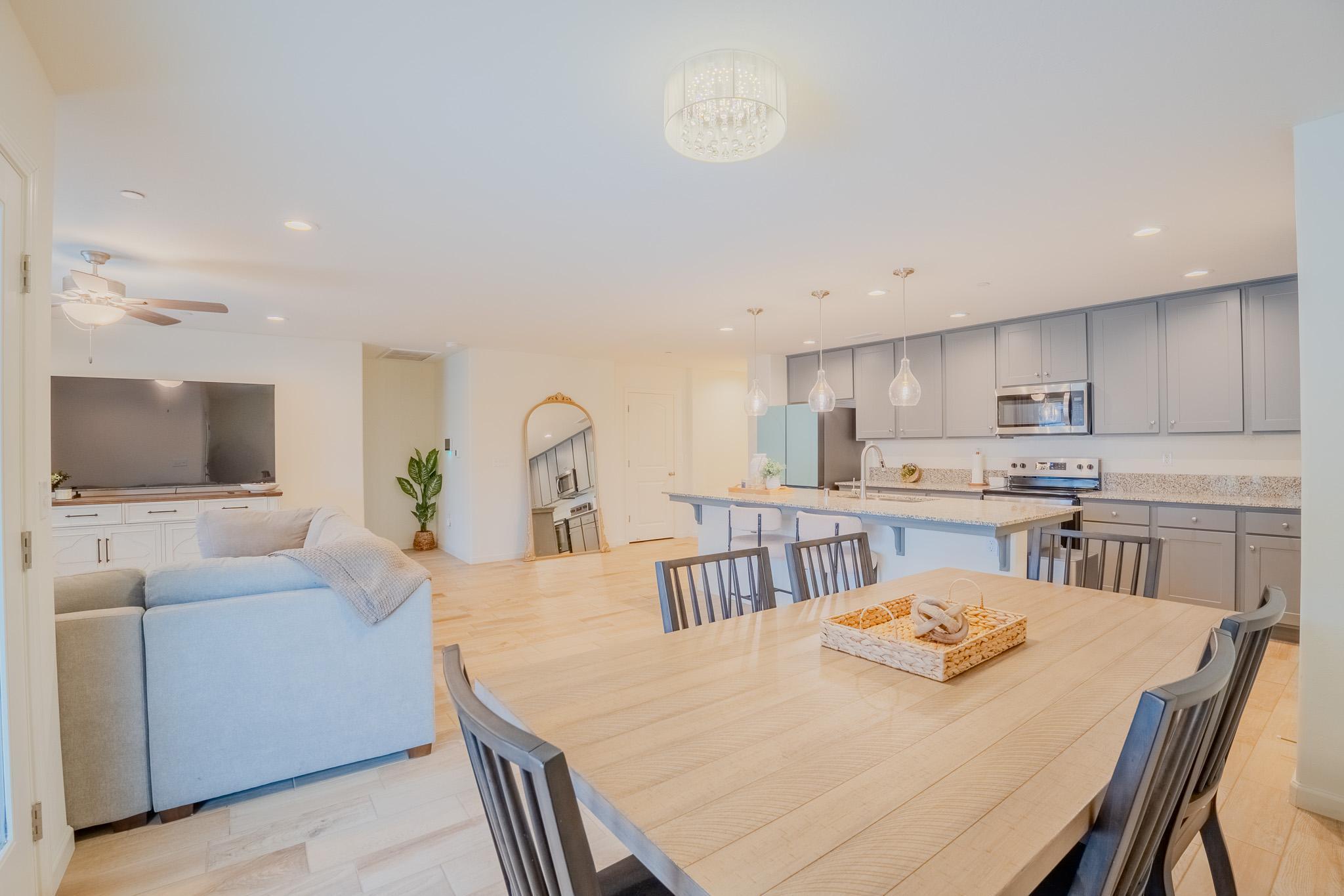 2121 E Oak Ave, Visalia, CA 93292