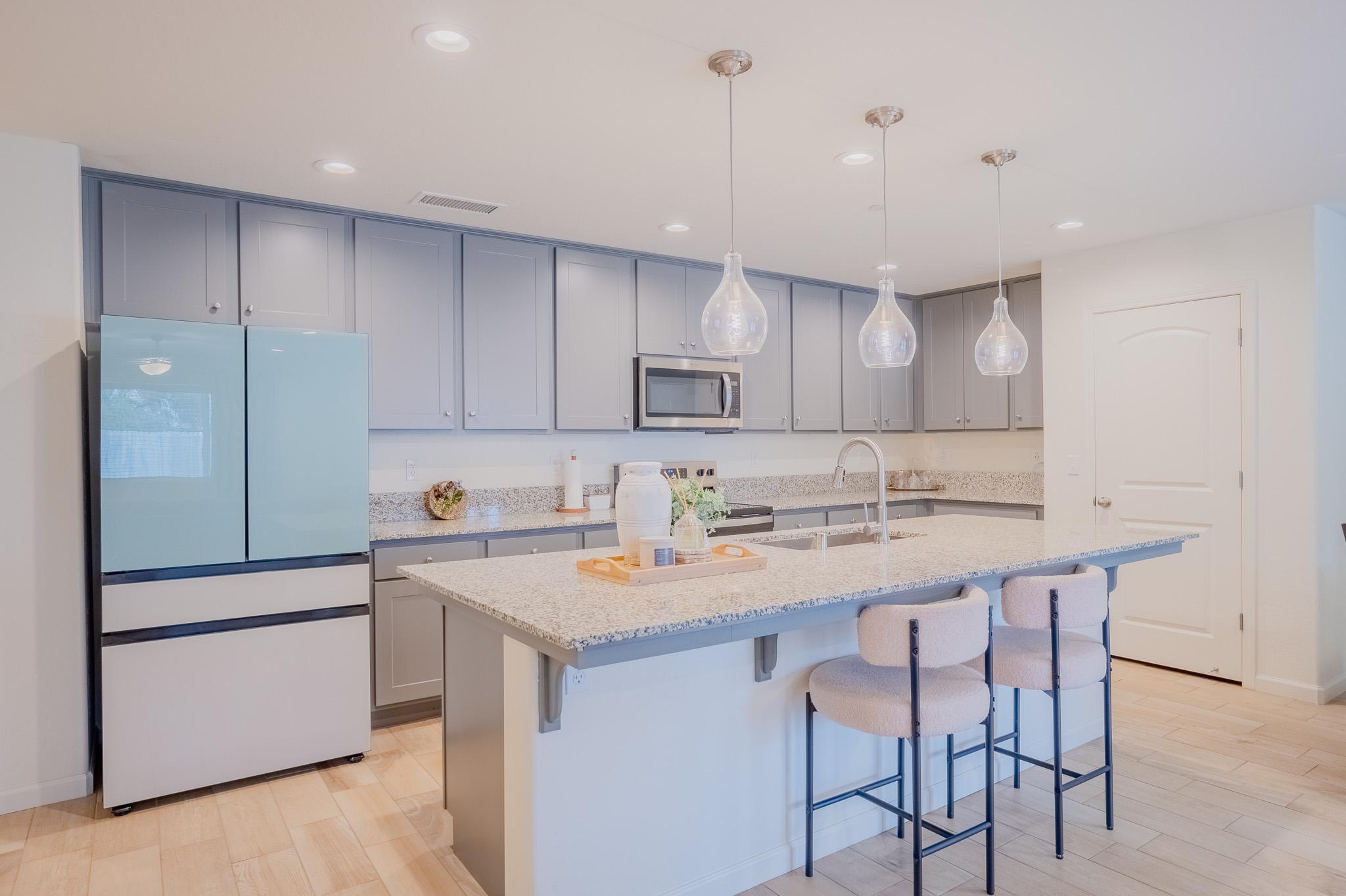 2121 E Oak Ave, Visalia, CA 93292