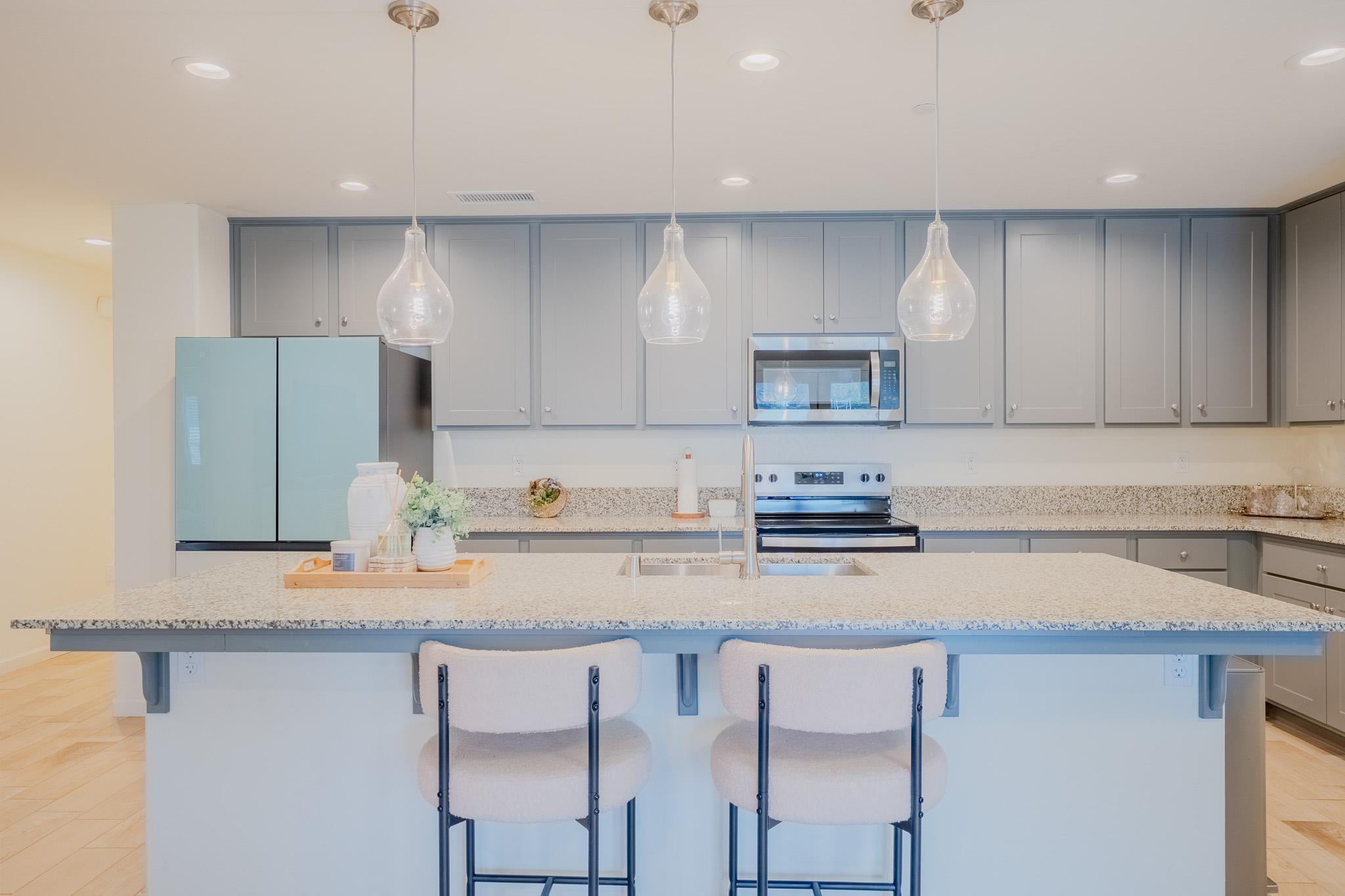 2121 E Oak Ave, Visalia, CA 93292