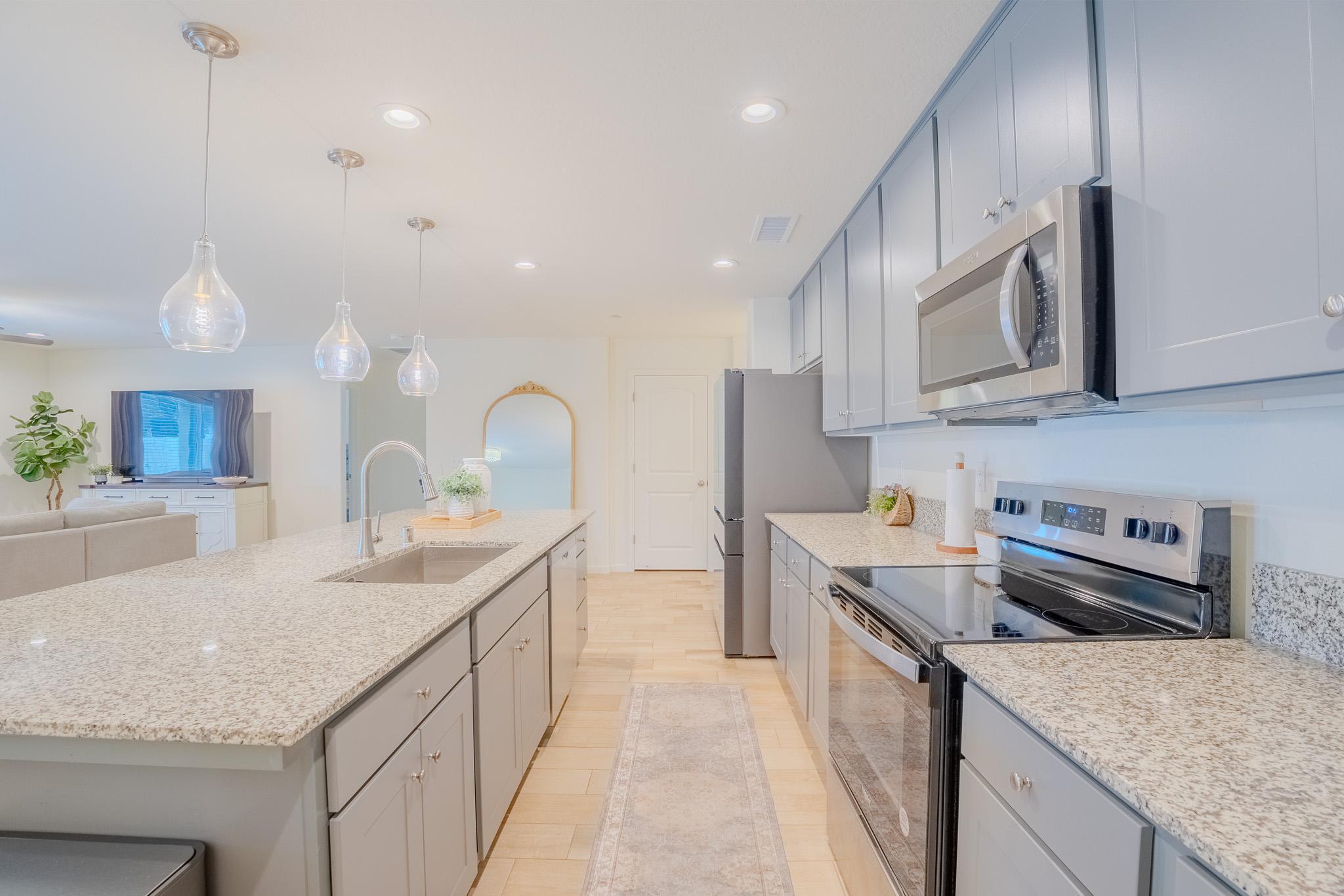 2121 E Oak Ave, Visalia, CA 93292