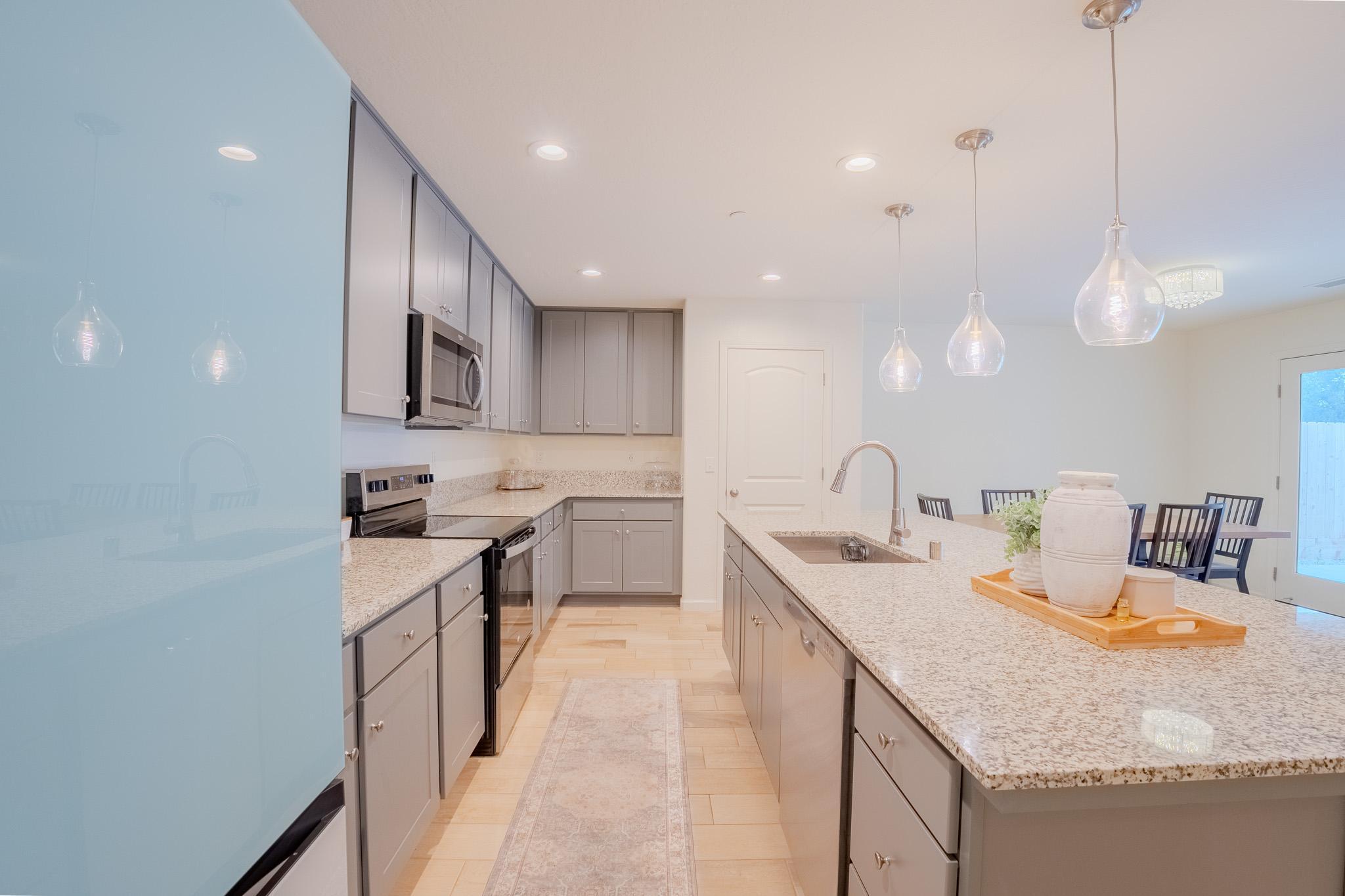 2121 E Oak Ave, Visalia, CA 93292