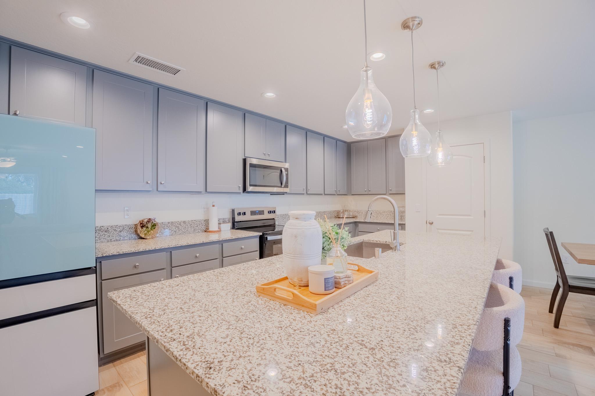 2121 E Oak Ave, Visalia, CA 93292