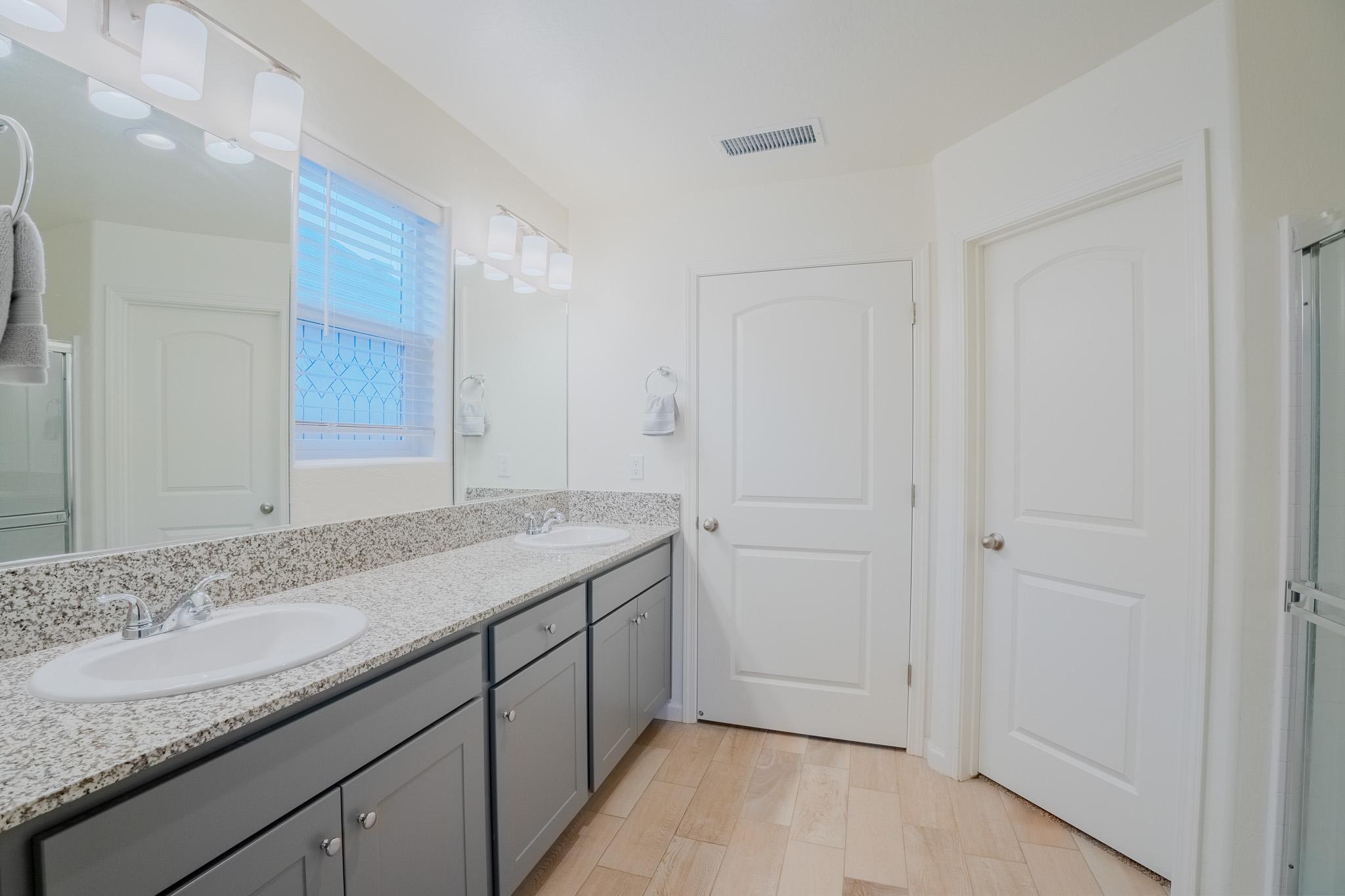 2121 E Oak Ave, Visalia, CA 93292