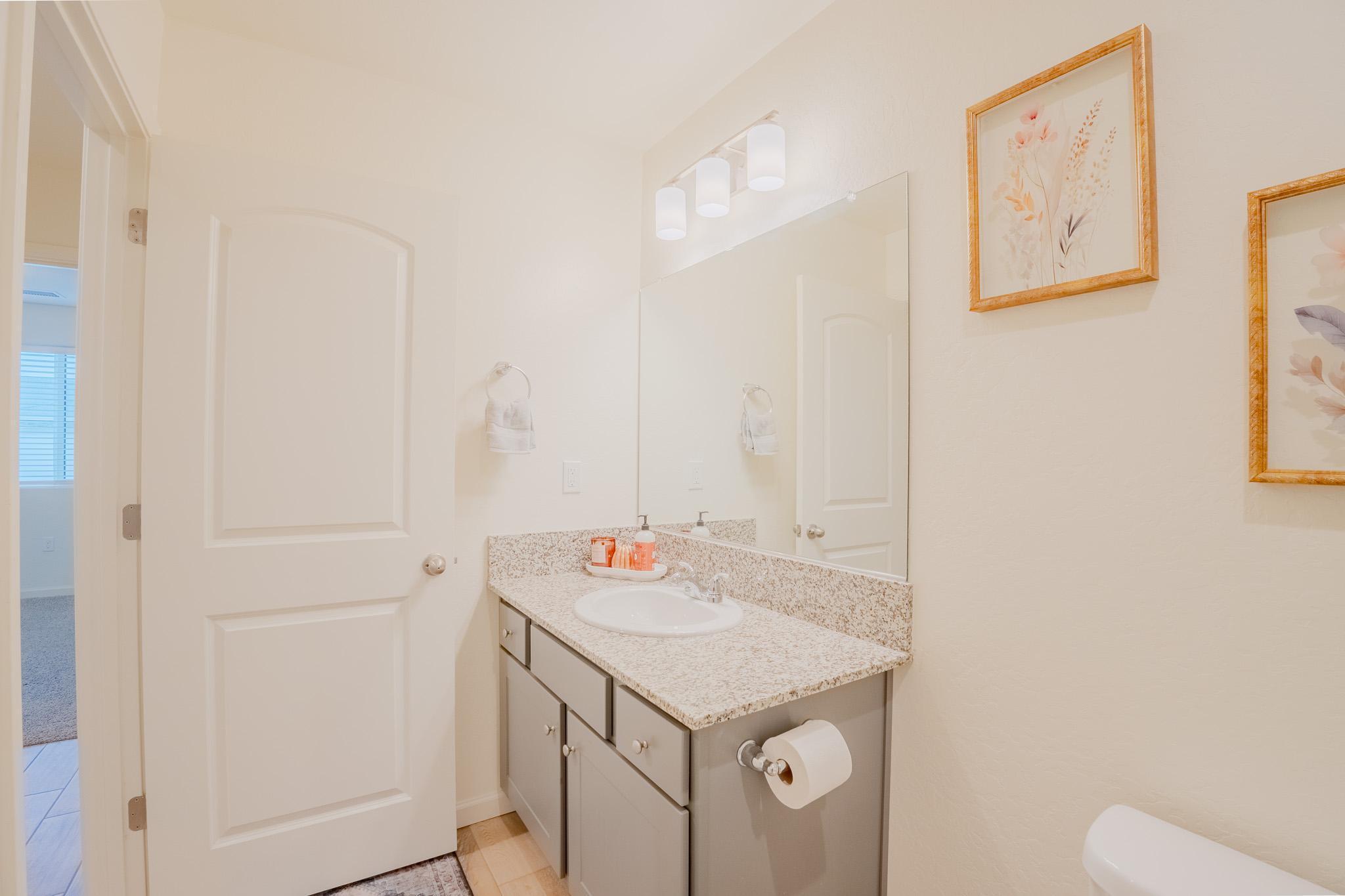 2121 E Oak Ave, Visalia, CA 93292