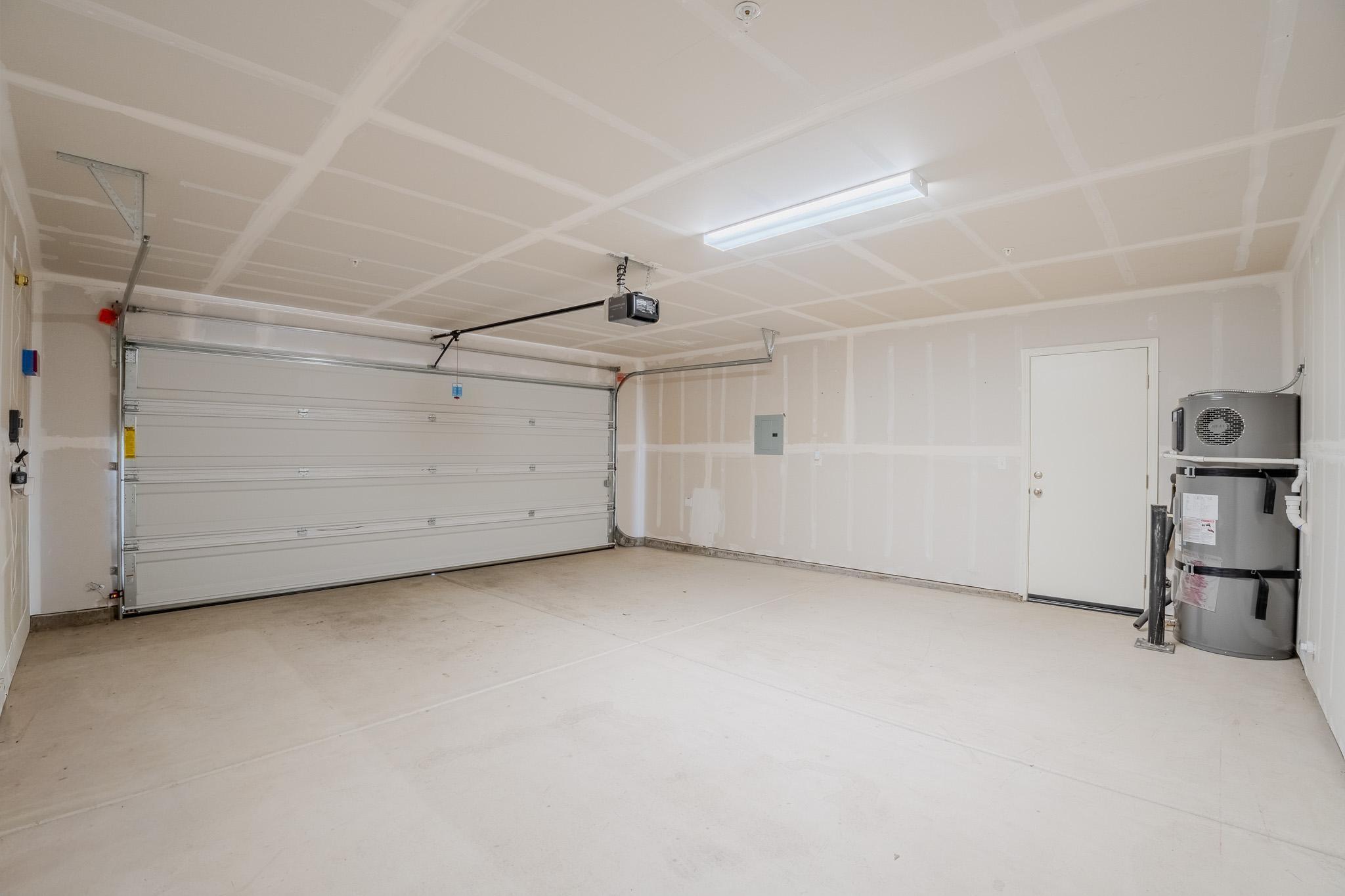 2121 E Oak Ave, Visalia, CA 93292