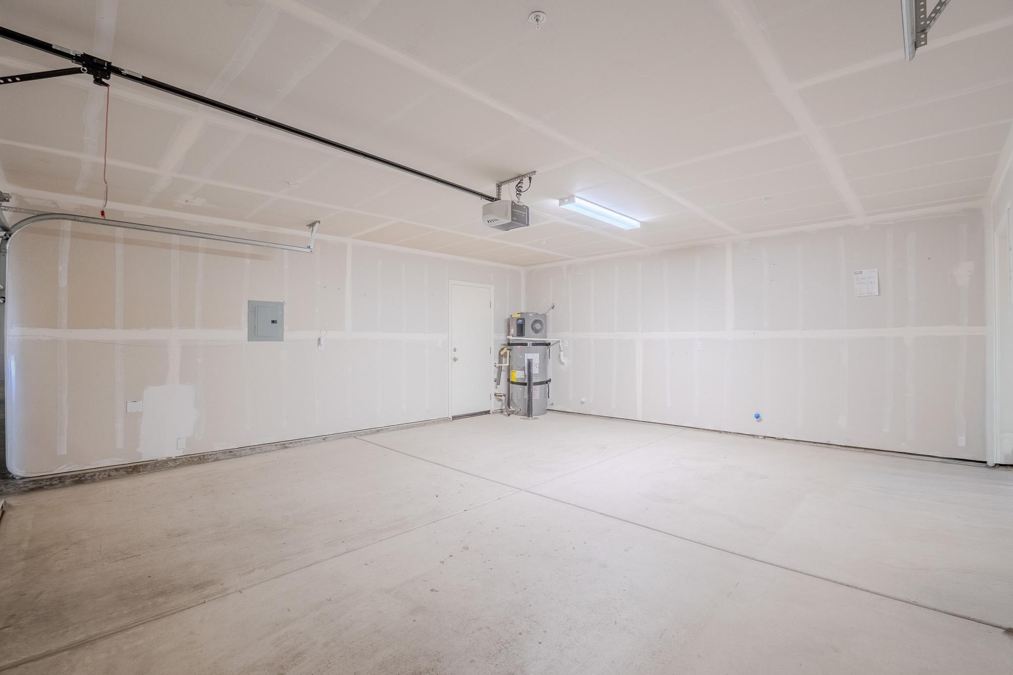 2121 E Oak Ave, Visalia, CA 93292