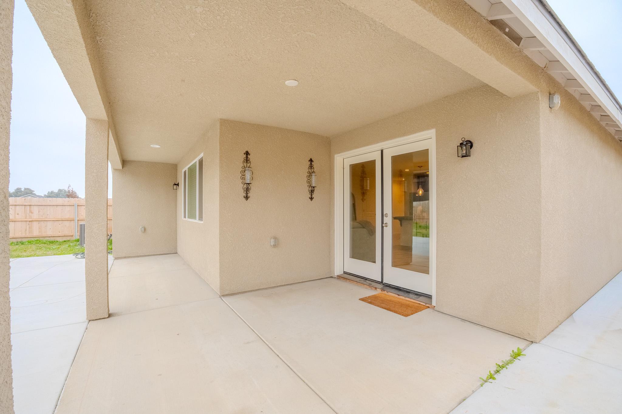 2121 E Oak Ave, Visalia, CA 93292