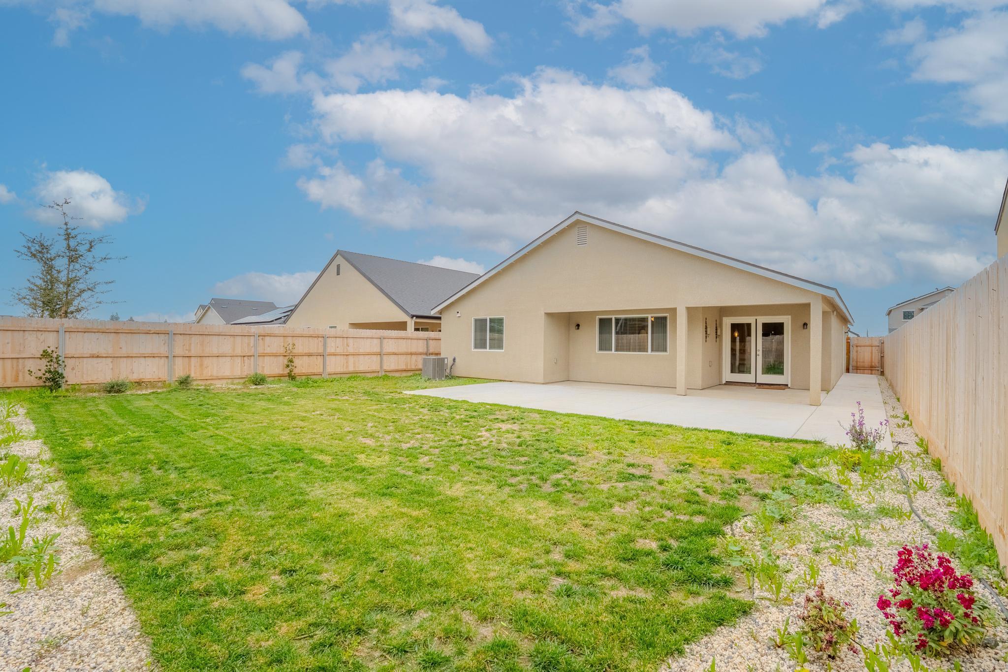 2121 E Oak Ave, Visalia, CA 93292