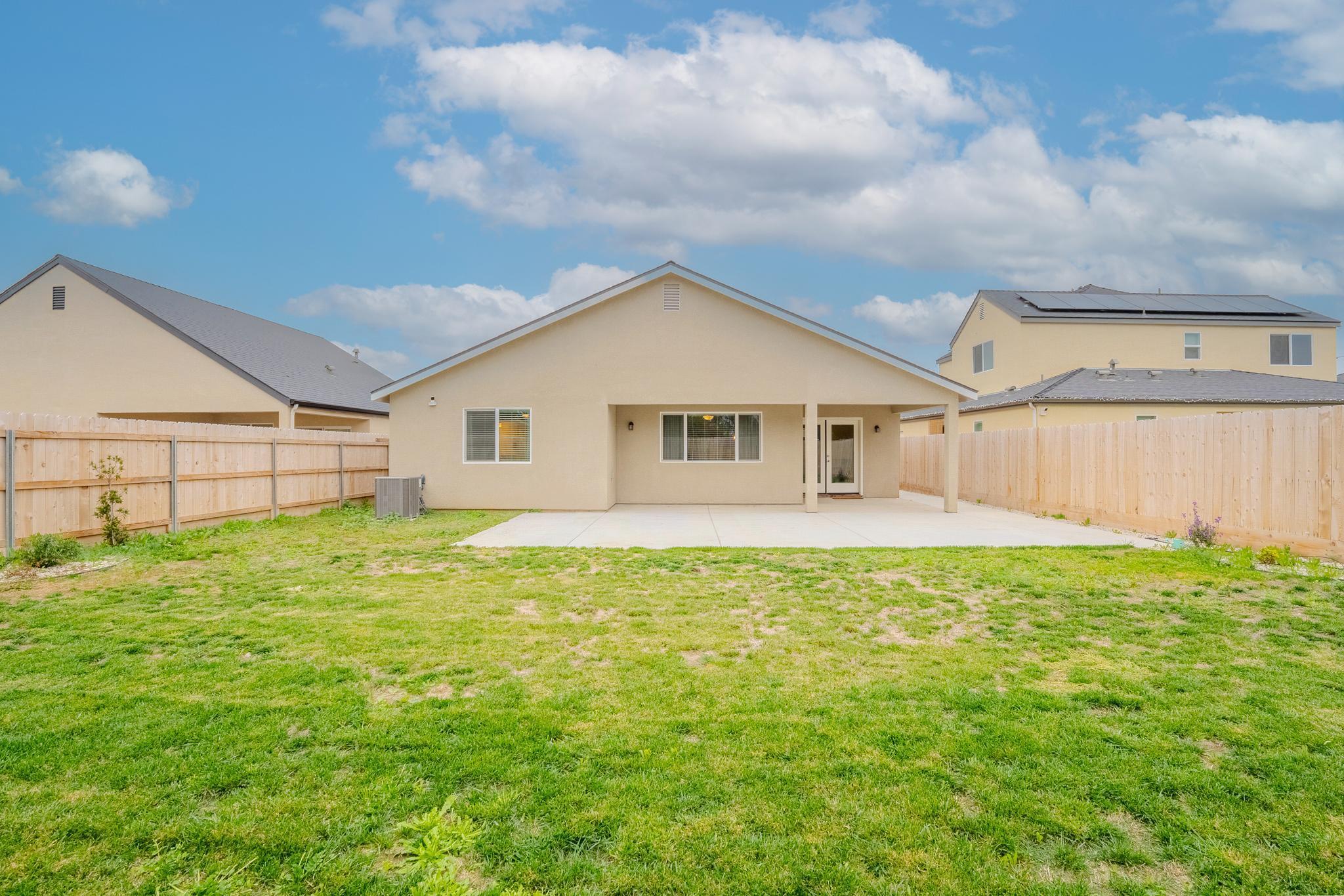 2121 E Oak Ave, Visalia, CA 93292