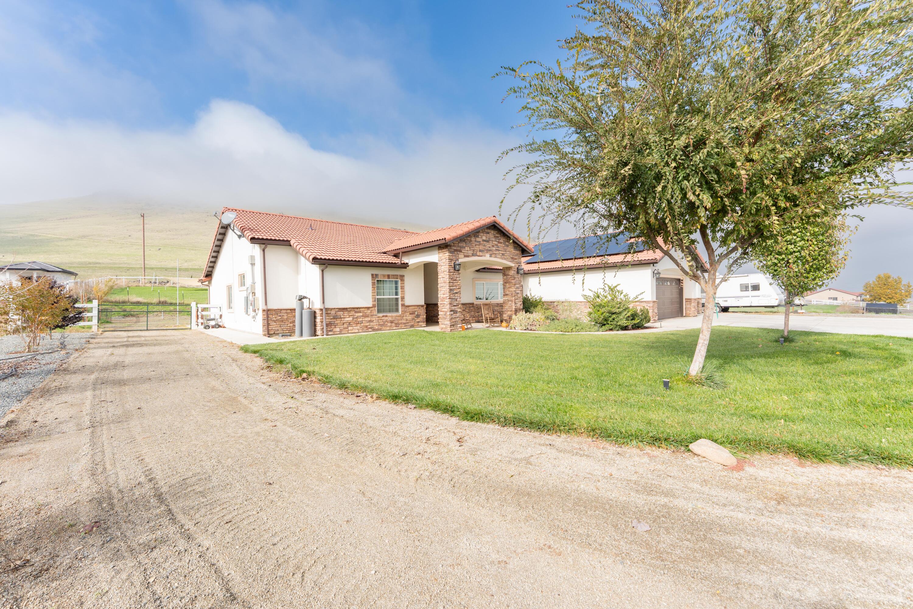 16605 Deer Creek Dr, Springville, CA 93265