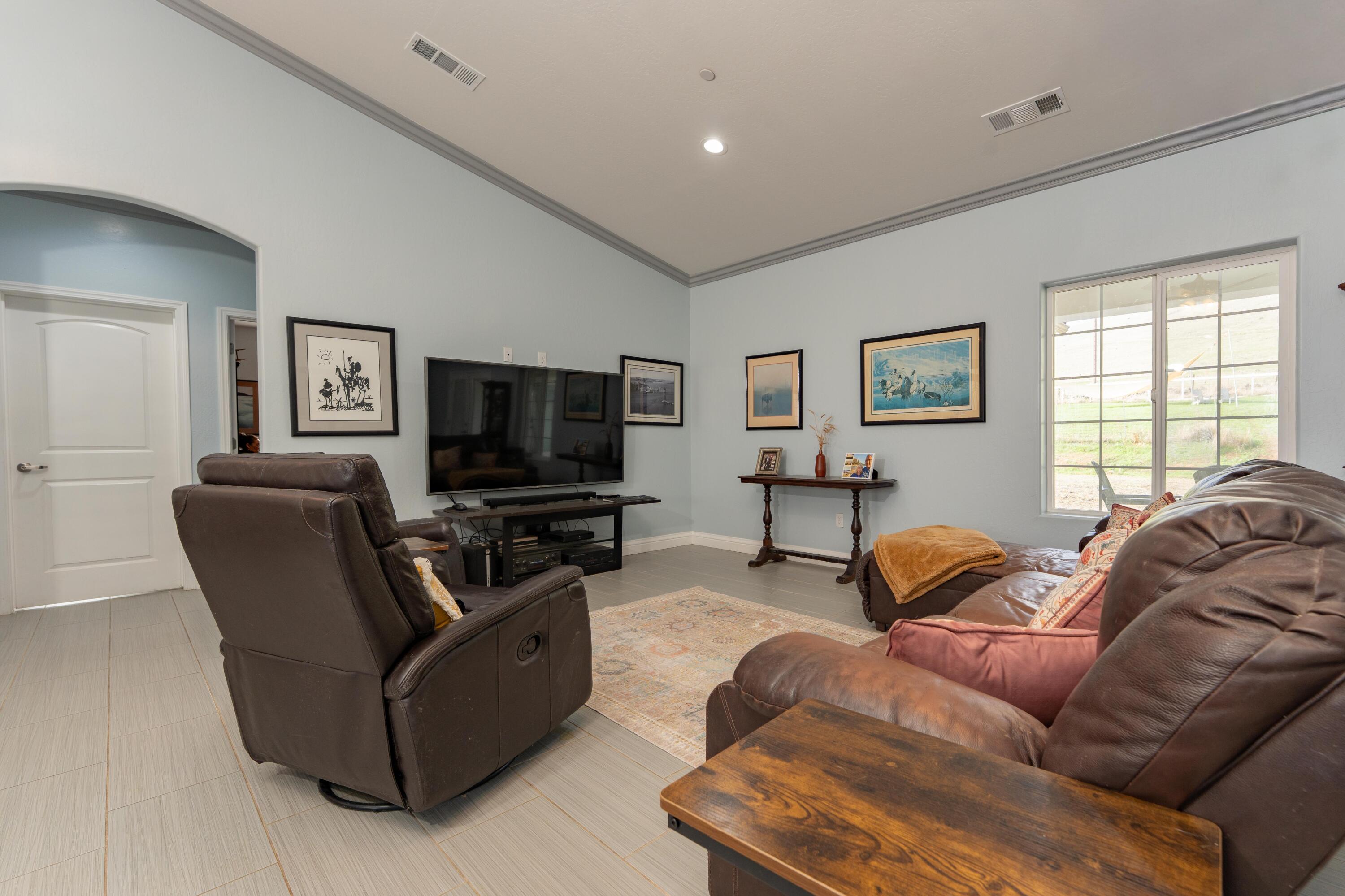 16605 Deer Creek Dr, Springville, CA 93265