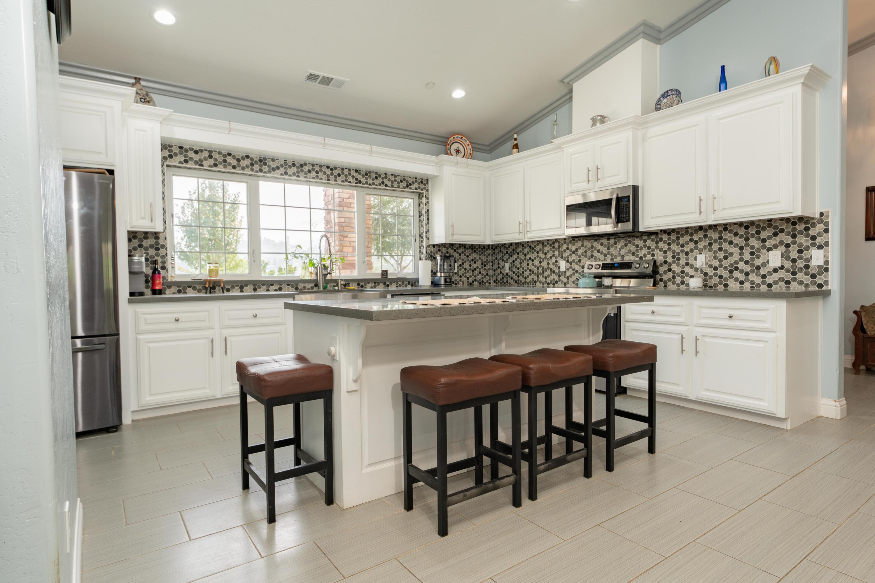 16605 Deer Creek Dr, Springville, CA 93265