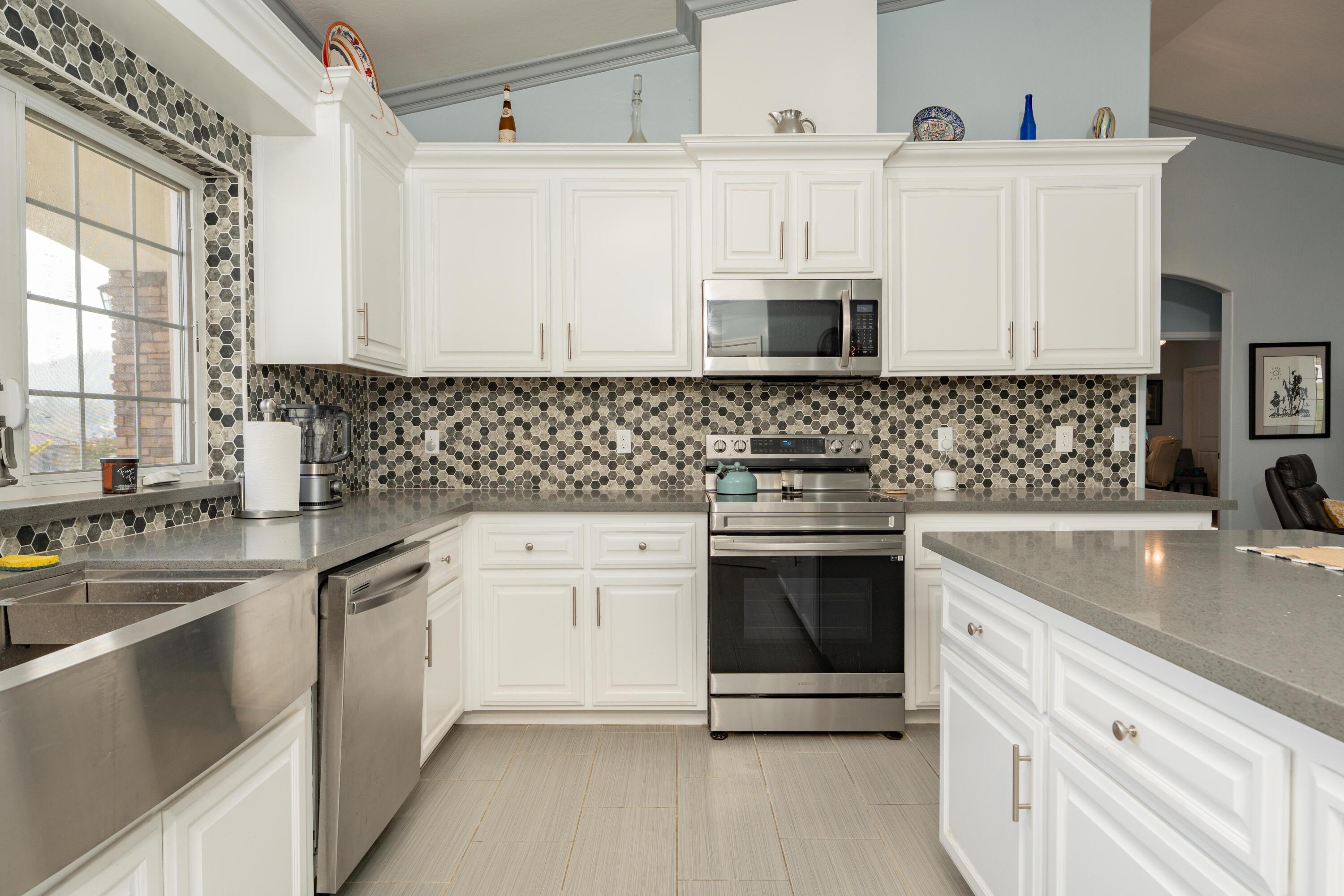 16605 Deer Creek Dr, Springville, CA 93265