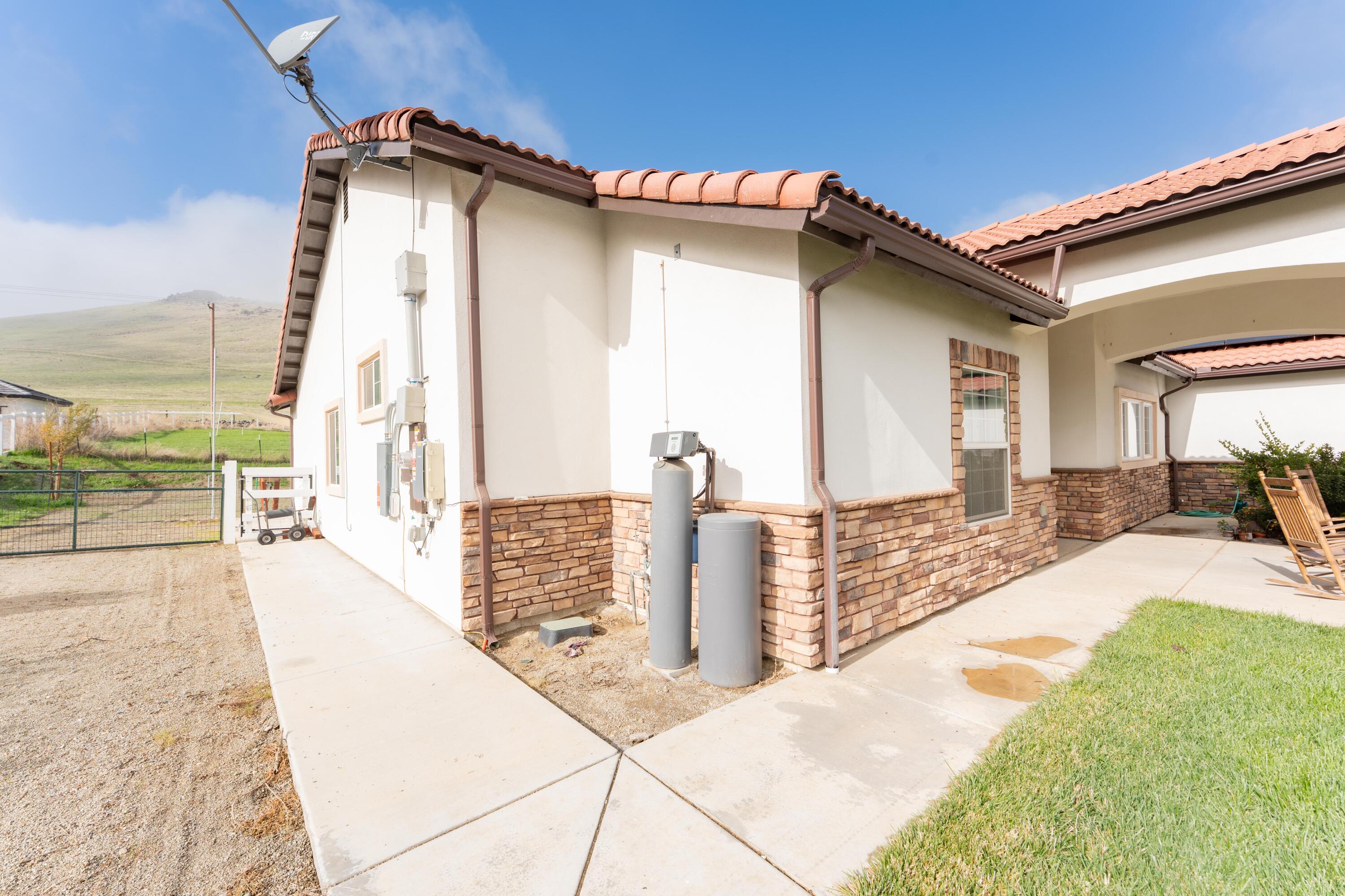 16605 Deer Creek Dr, Springville, CA 93265