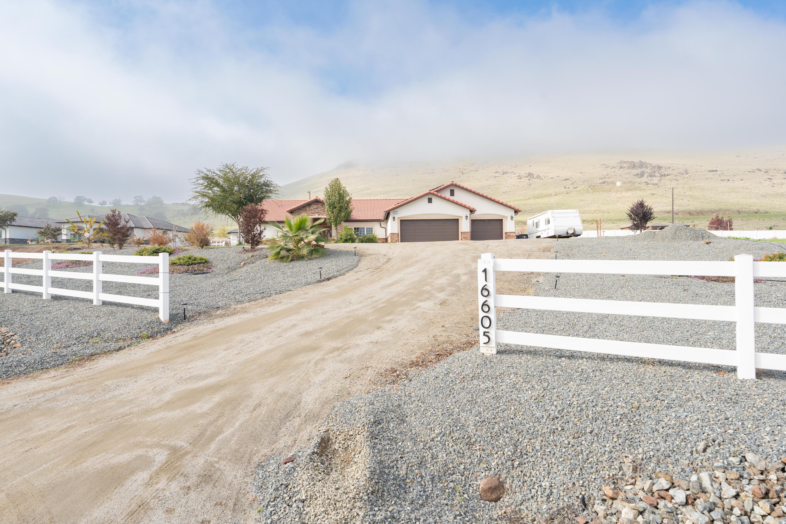 16605 Deer Creek Dr, Springville, CA 93265