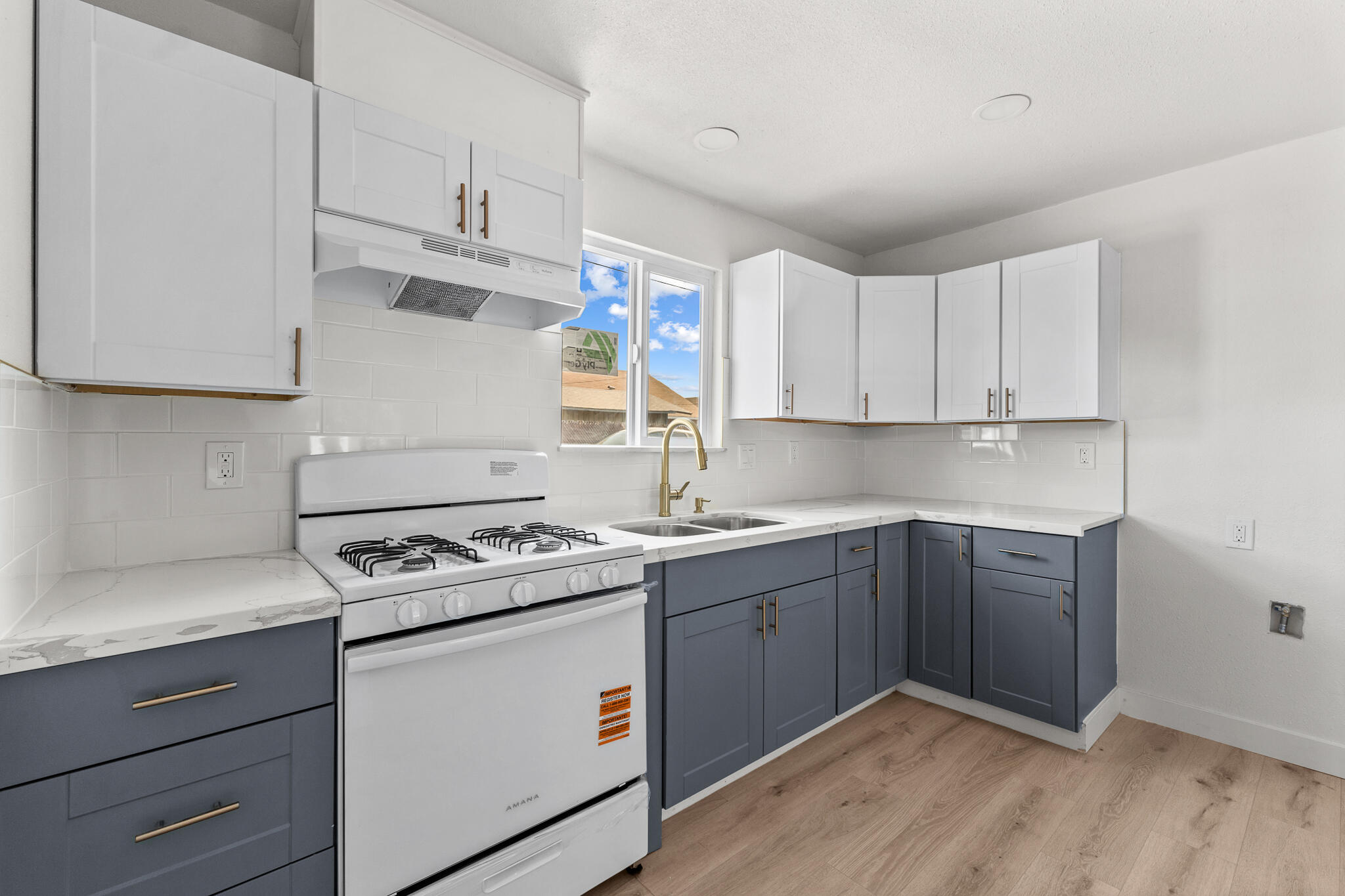 207 Pleasant St, Lindsay, CA 93247