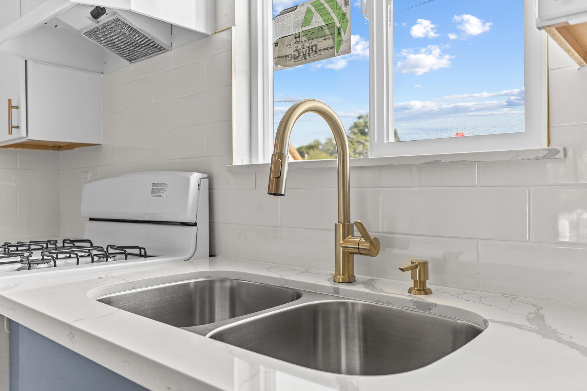 207 Pleasant St, Lindsay, CA 93247