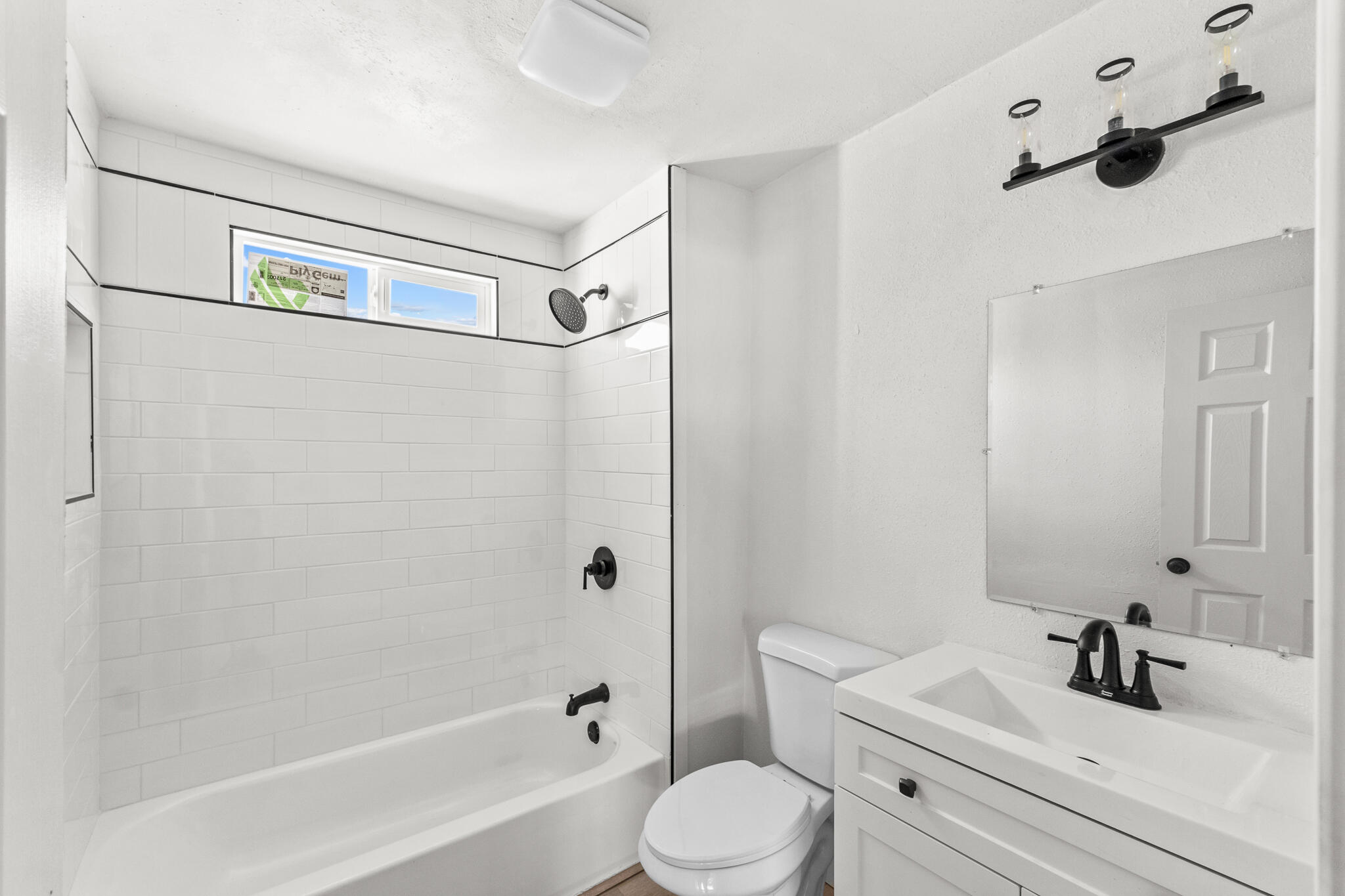 207 Pleasant St, Lindsay, CA 93247