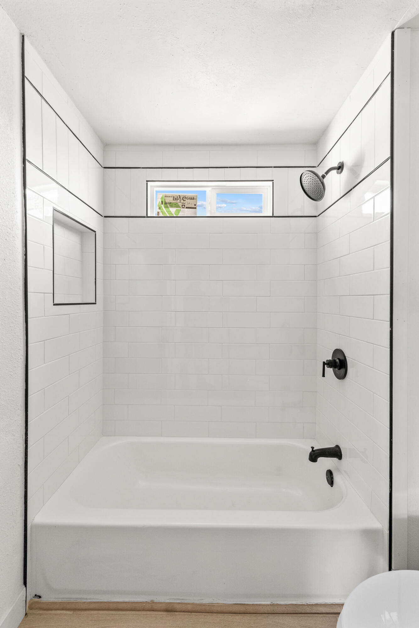 207 Pleasant St, Lindsay, CA 93247