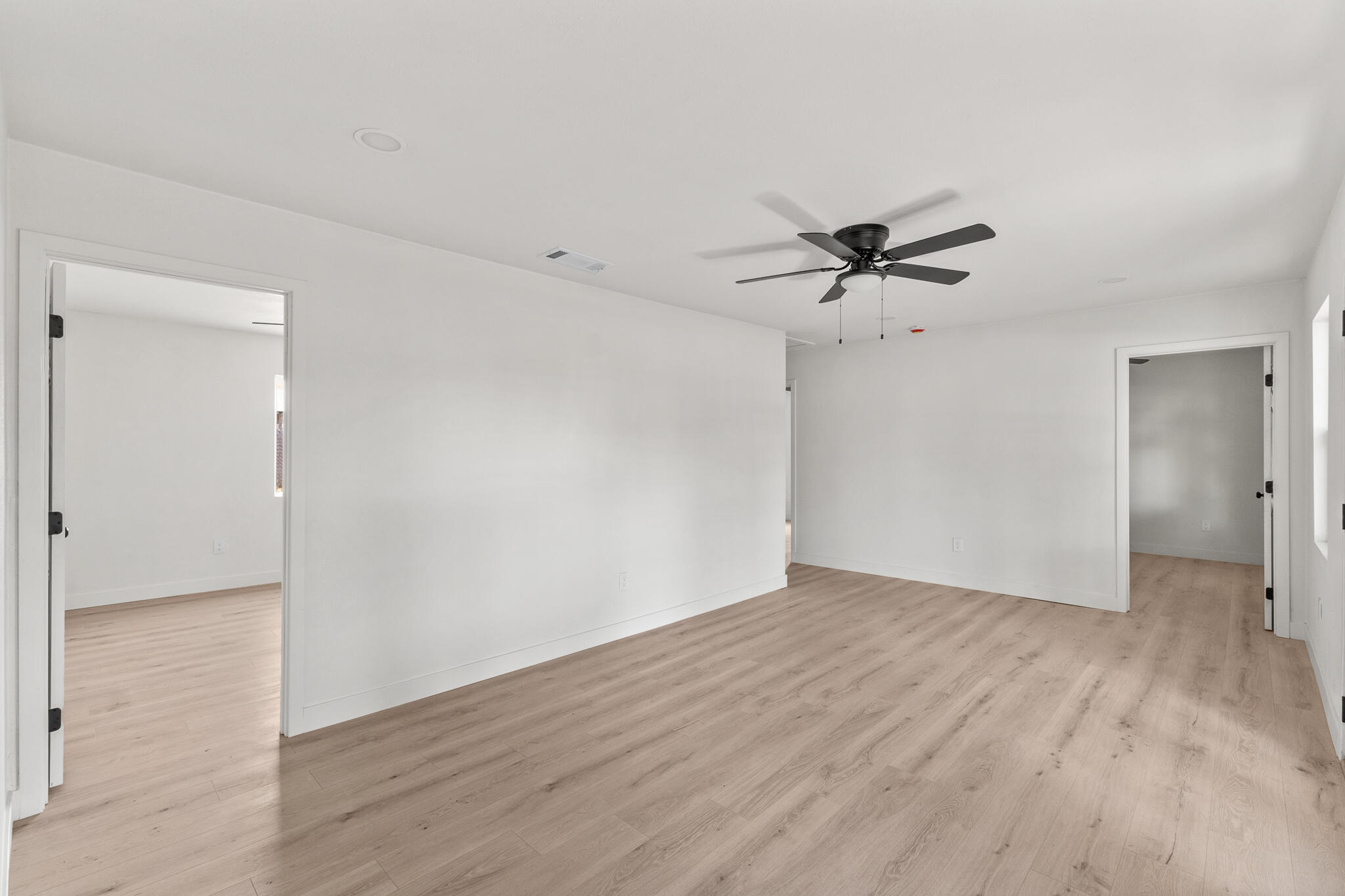 207 Pleasant St, Lindsay, CA 93247