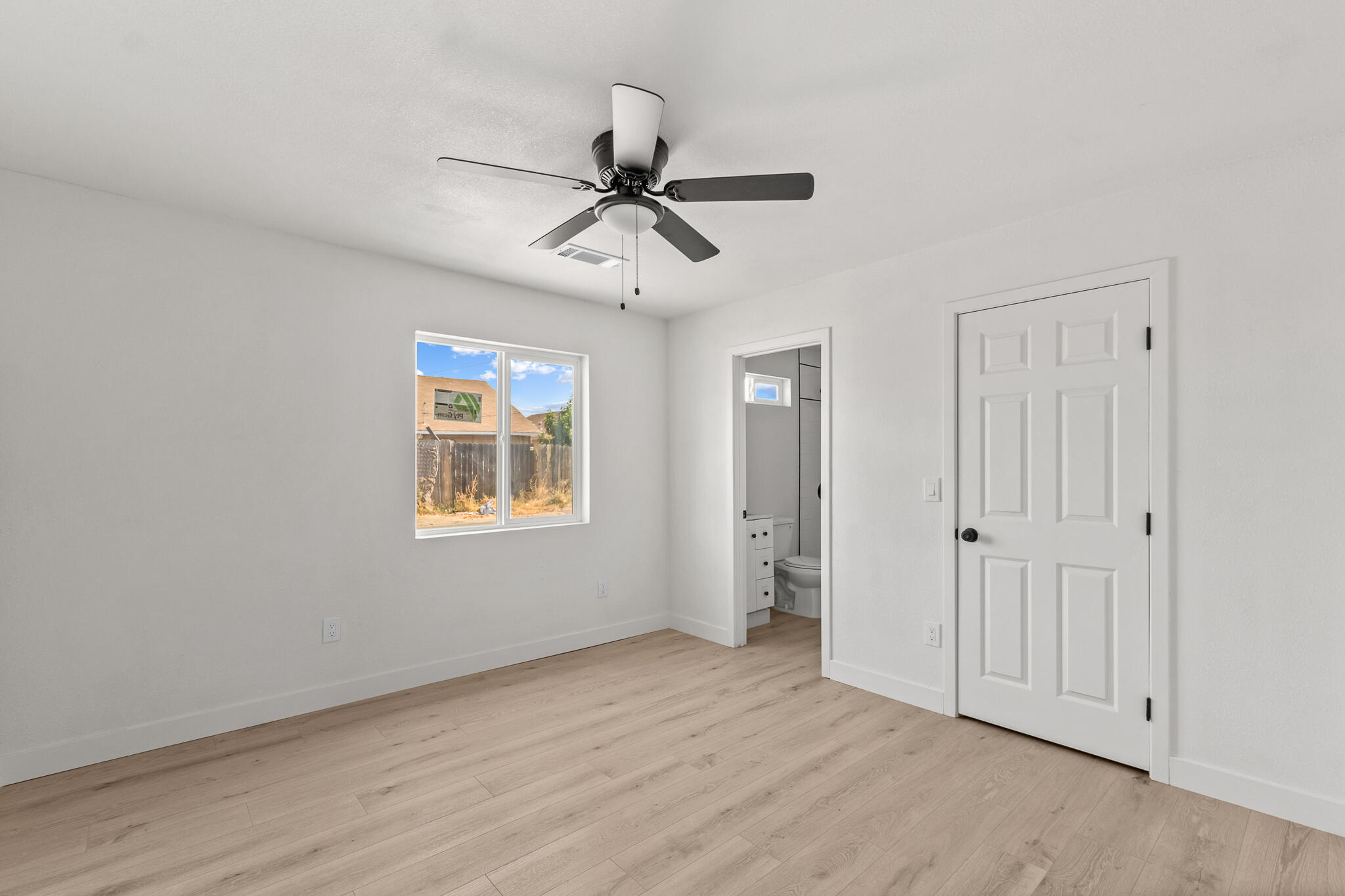 207 Pleasant St, Lindsay, CA 93247