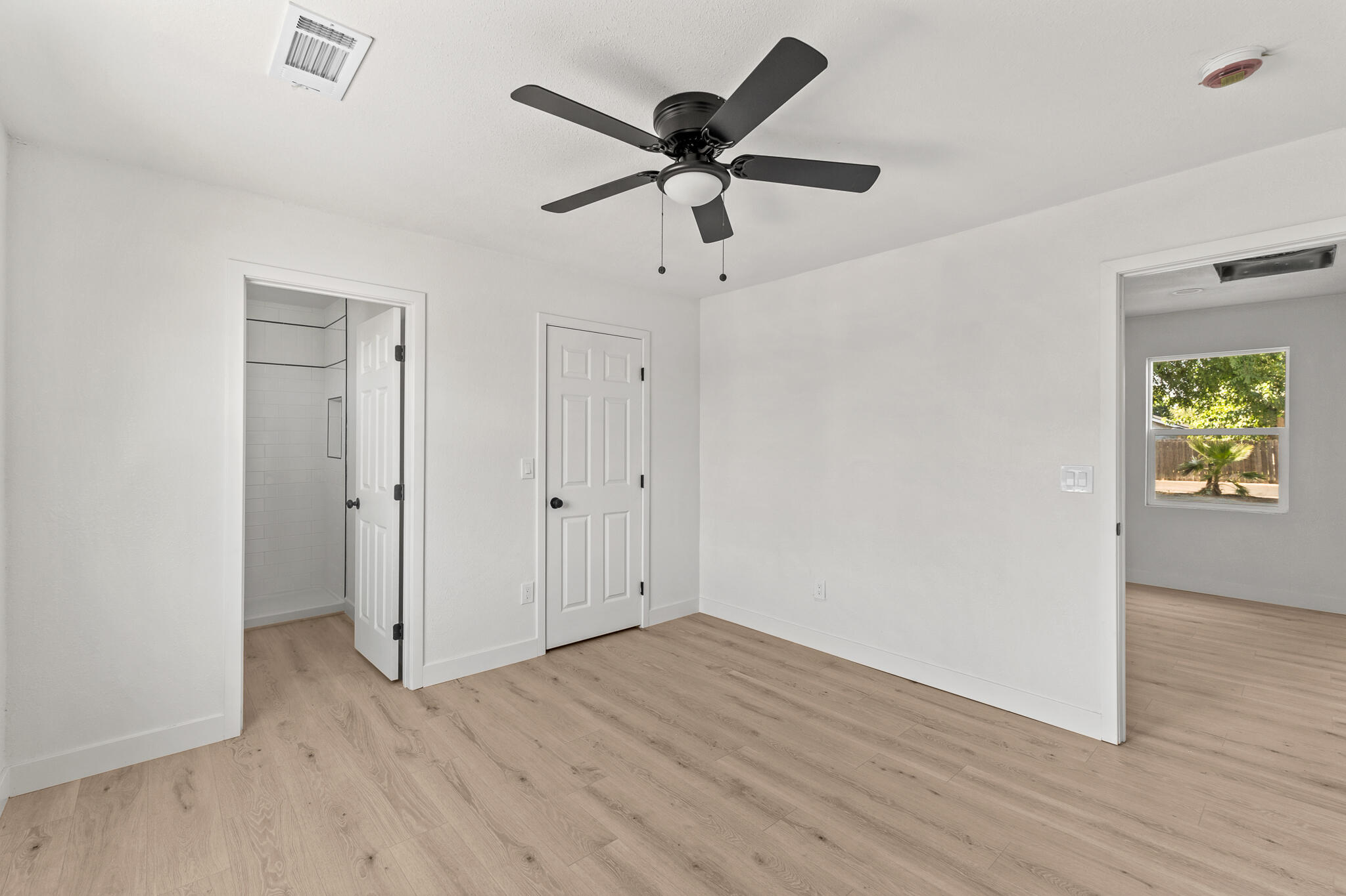 207 Pleasant St, Lindsay, CA 93247