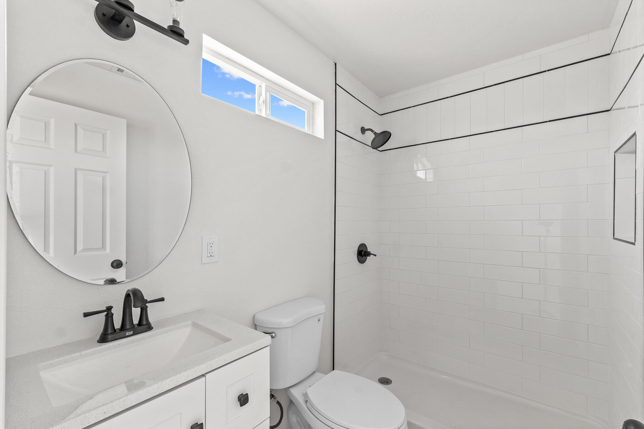 207 Pleasant St, Lindsay, CA 93247