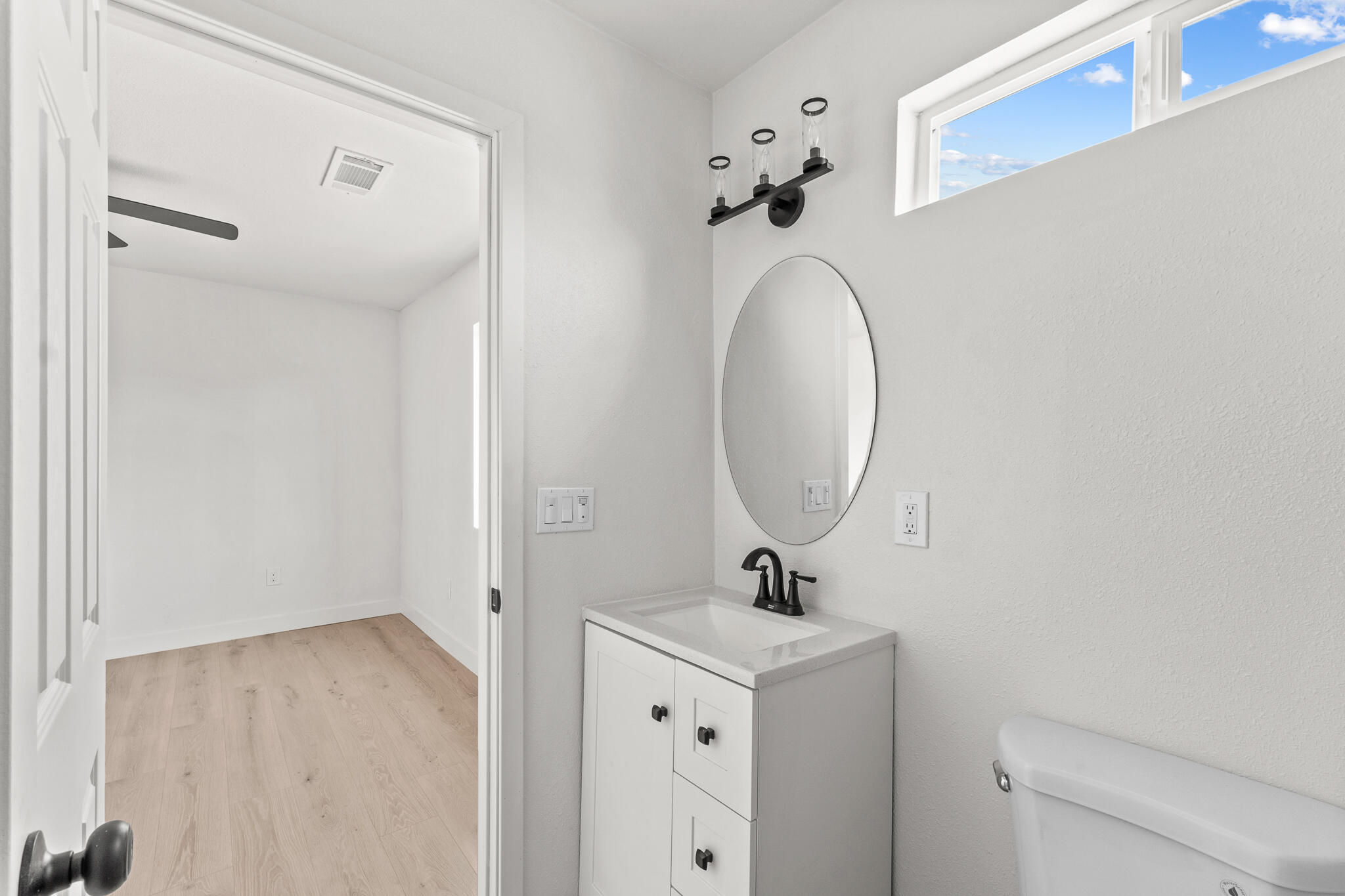 207 Pleasant St, Lindsay, CA 93247