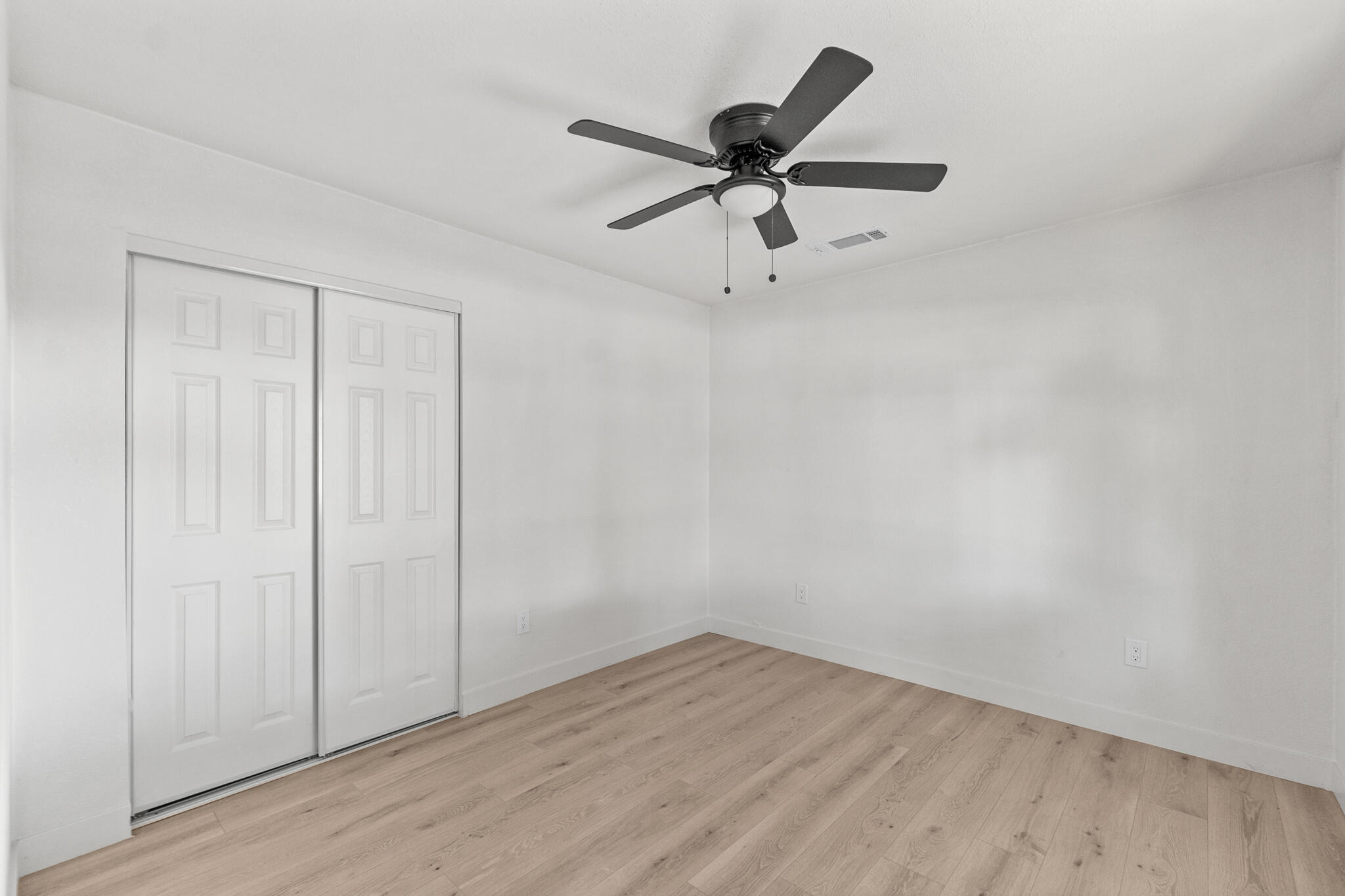 207 Pleasant St, Lindsay, CA 93247