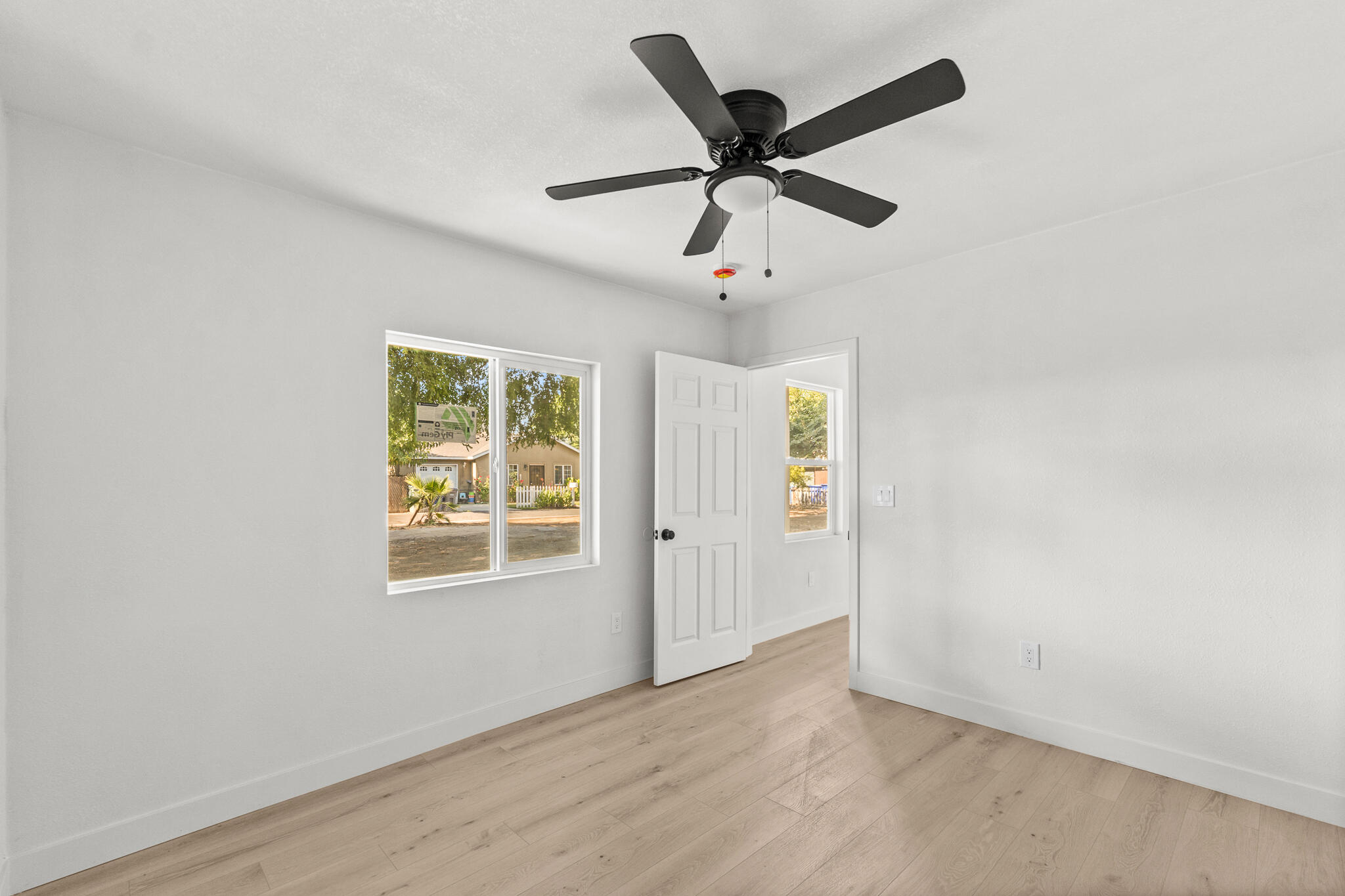 207 Pleasant St, Lindsay, CA 93247